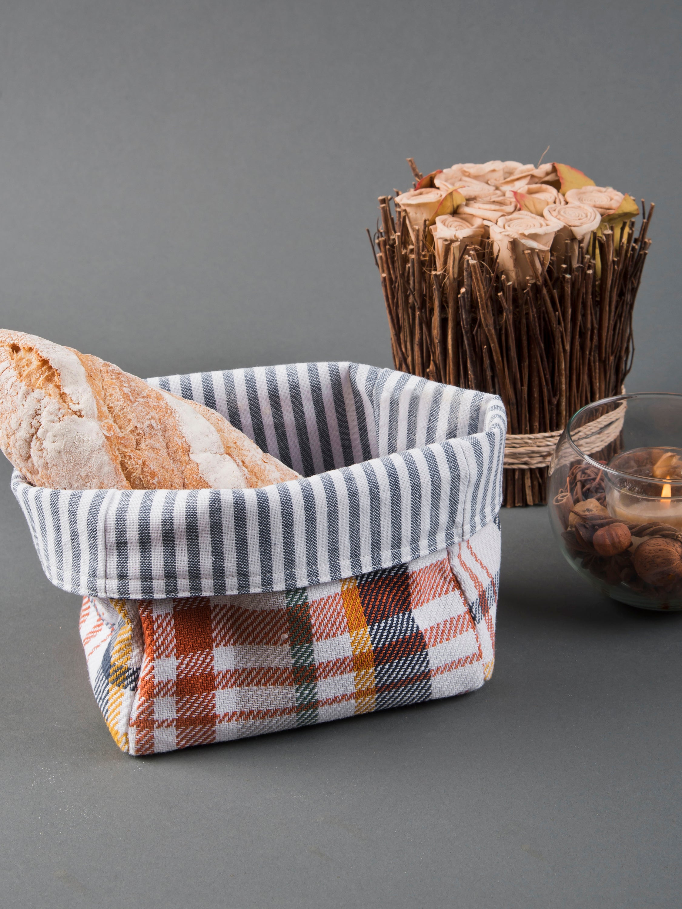 Navy Noveau Bread basket check