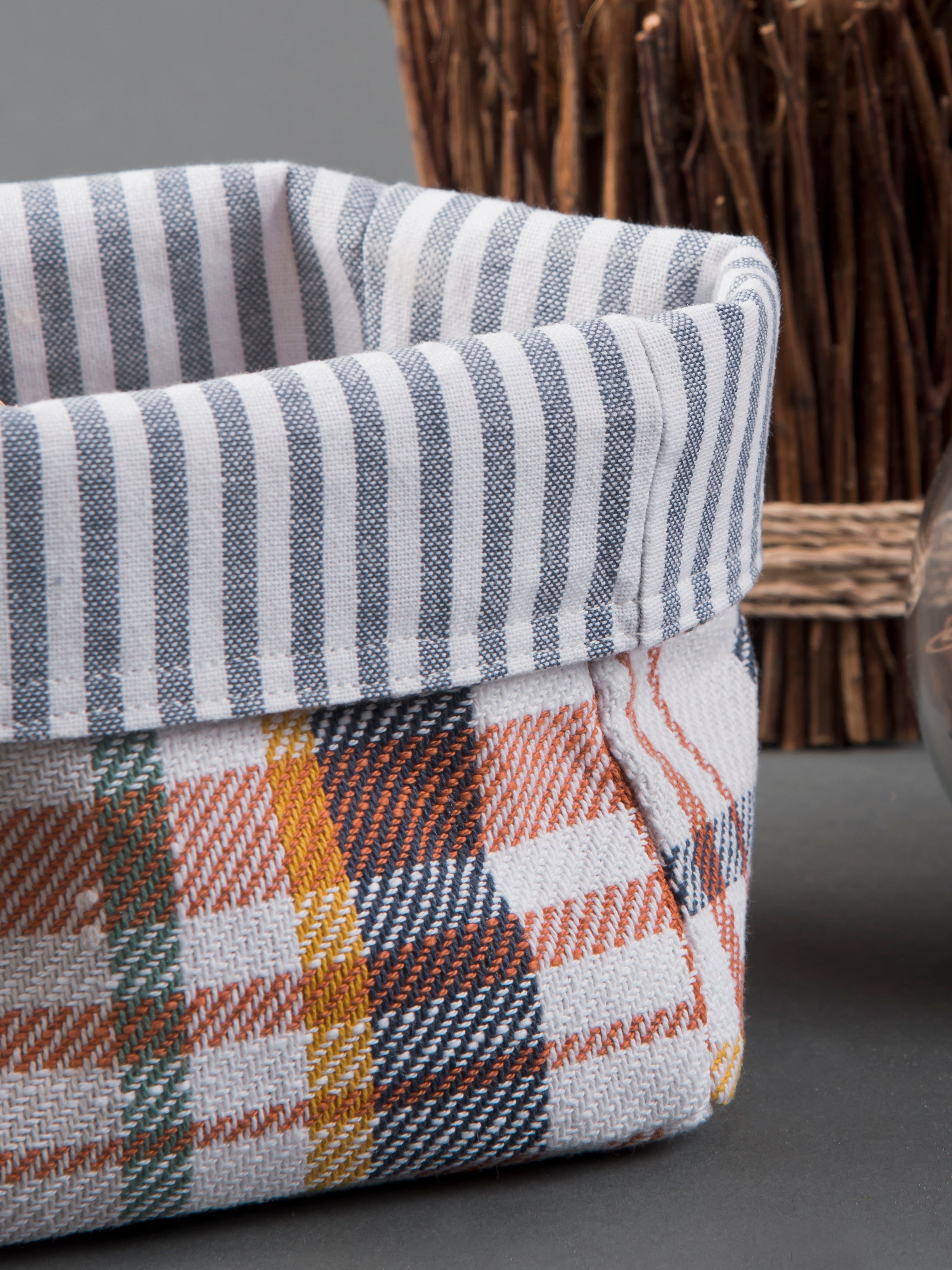 Navy Noveau Bread basket check