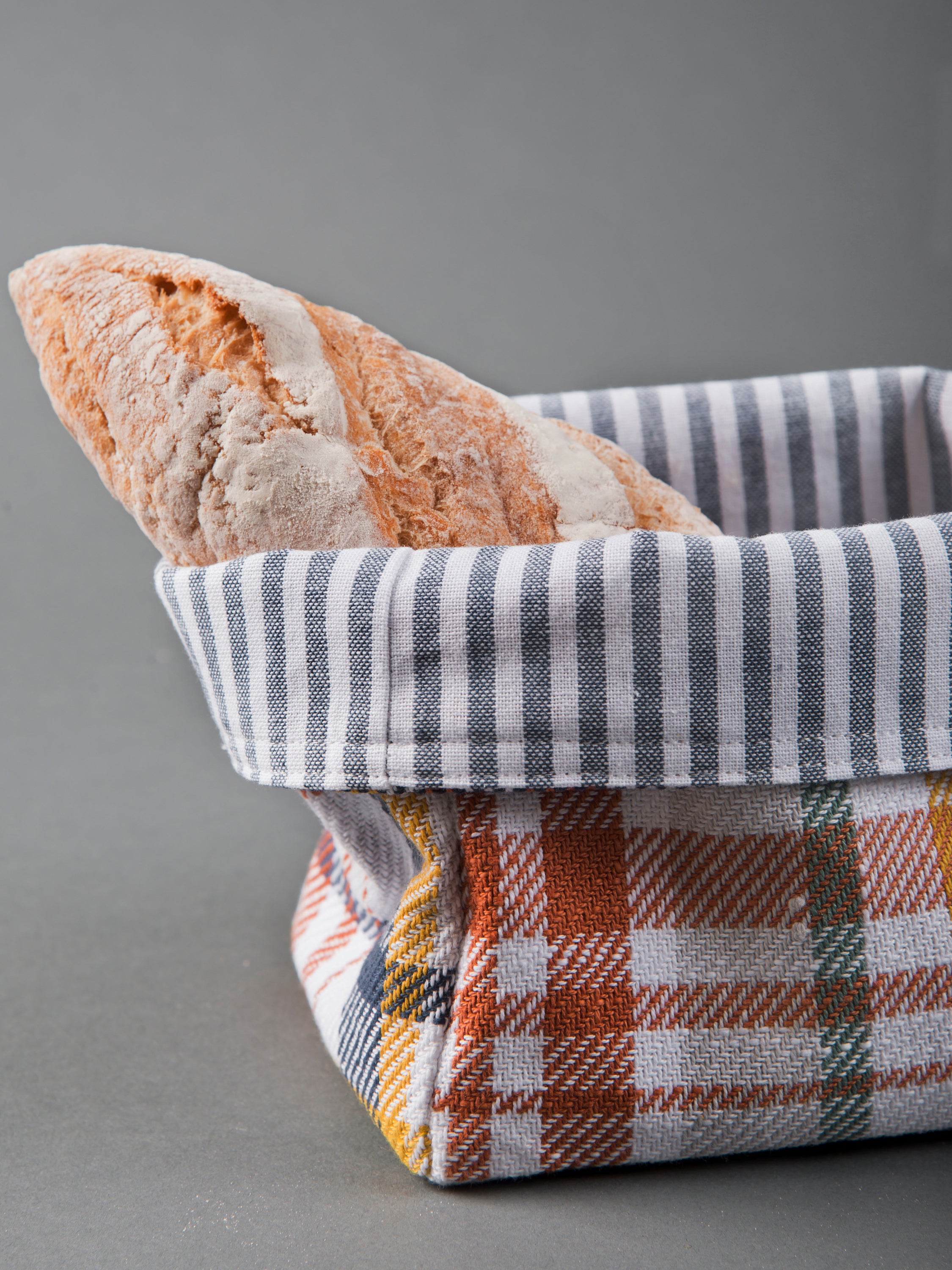 Navy Noveau Bread basket check