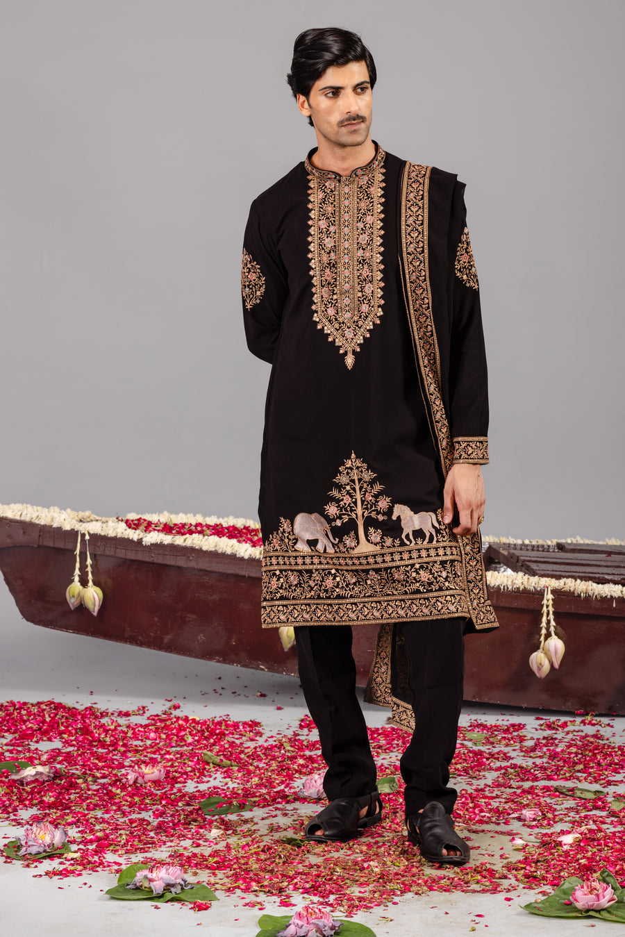 CHAAR KADAM BLACK KURTA SET