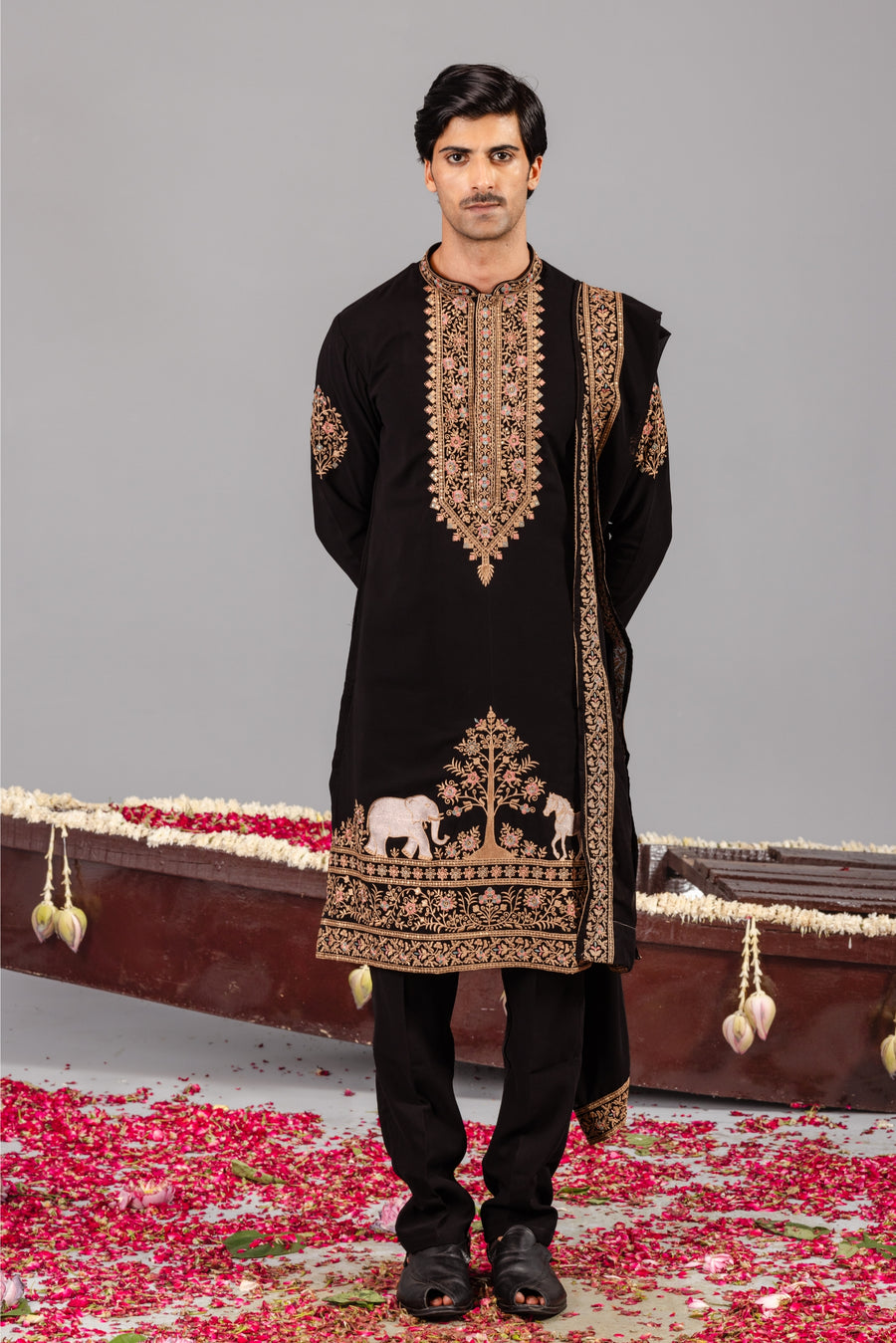 CHAAR KADAM BLACK KURTA SET