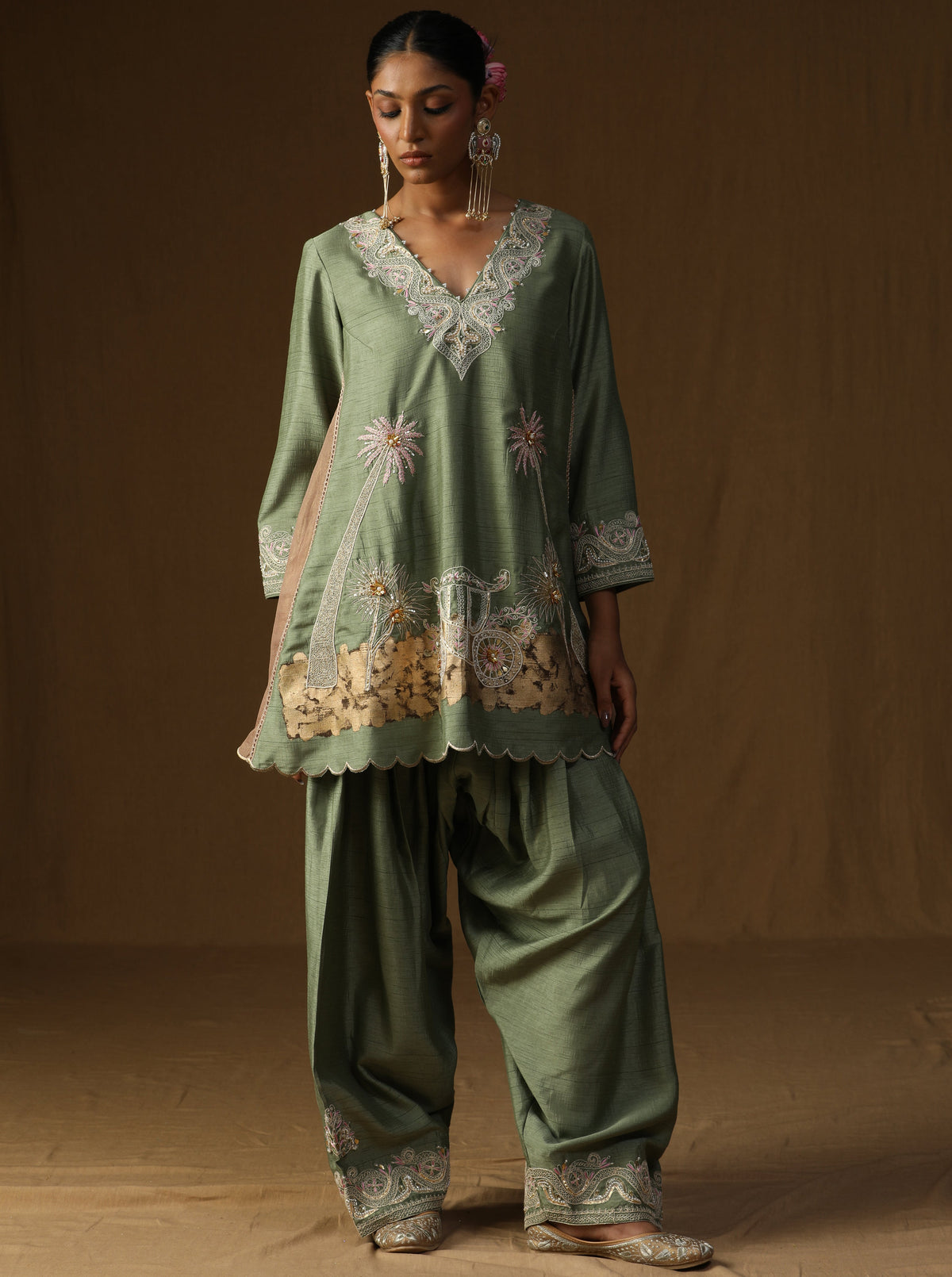 Vanya – Harit Embroidered Suit Set