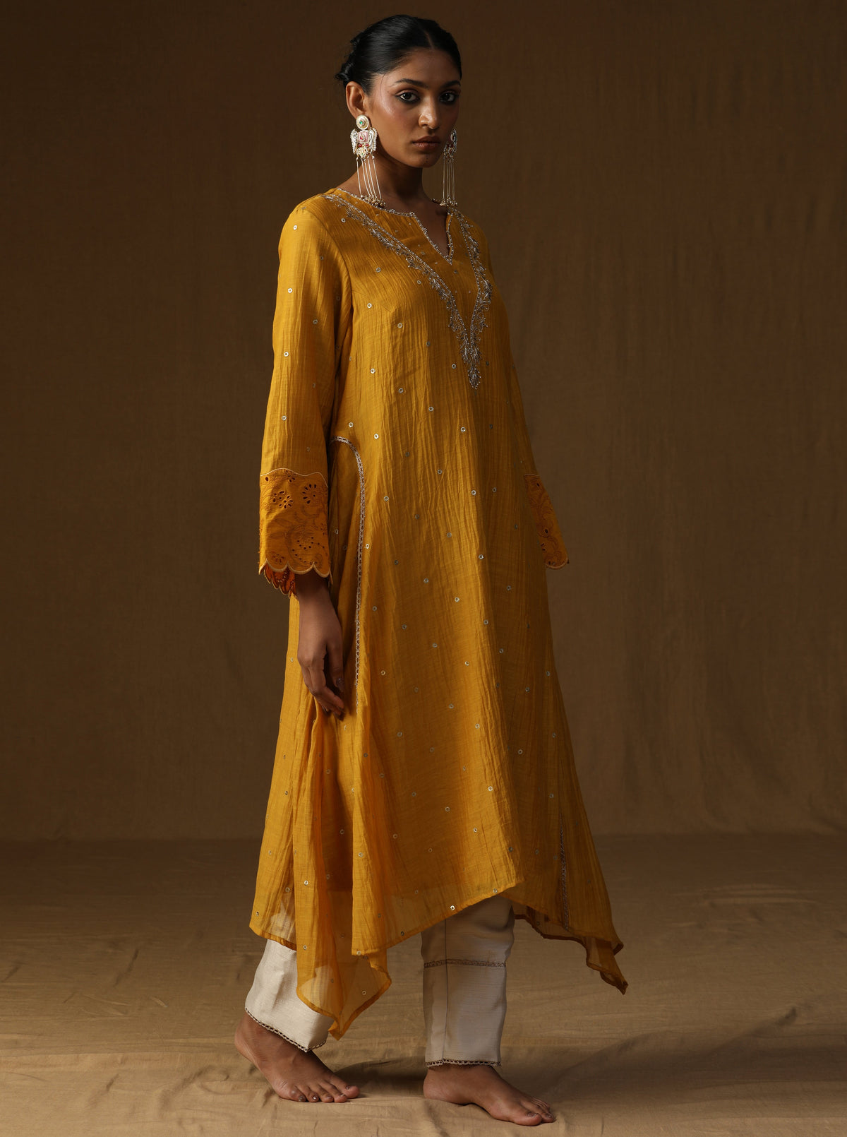 Sakhi Noor Swarn Kurta Set