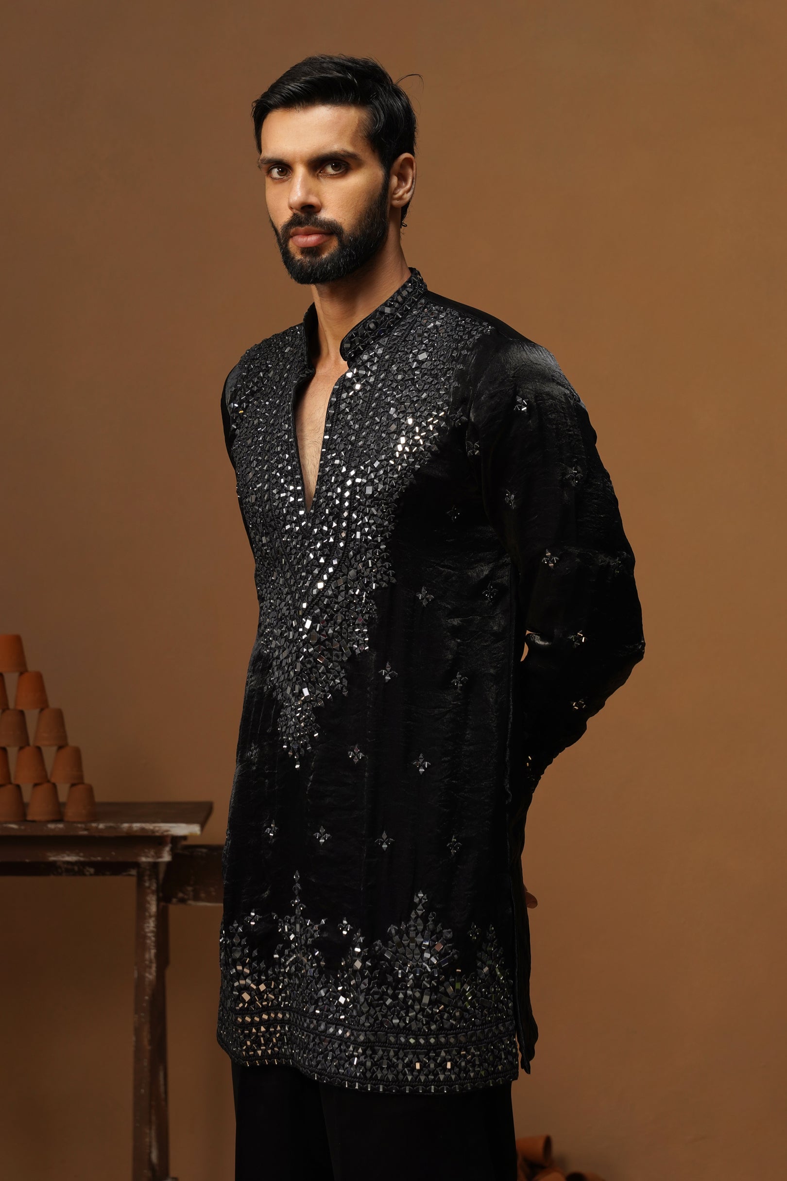 ARYA BLACK V NECK SHORT KURTA SET