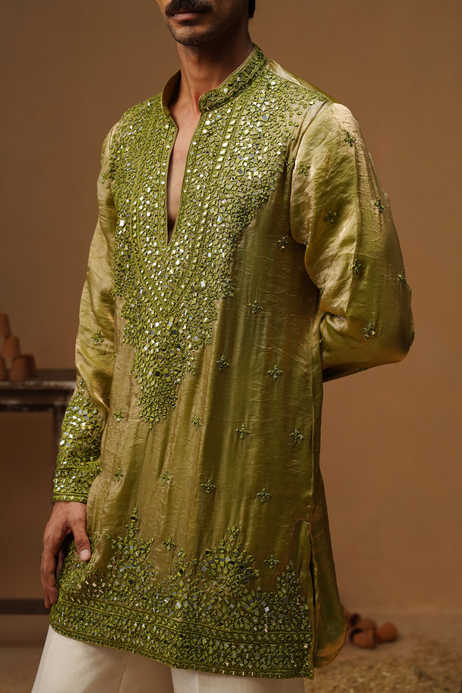ARYA MEHNDI V NECK SHORT KURTA SET