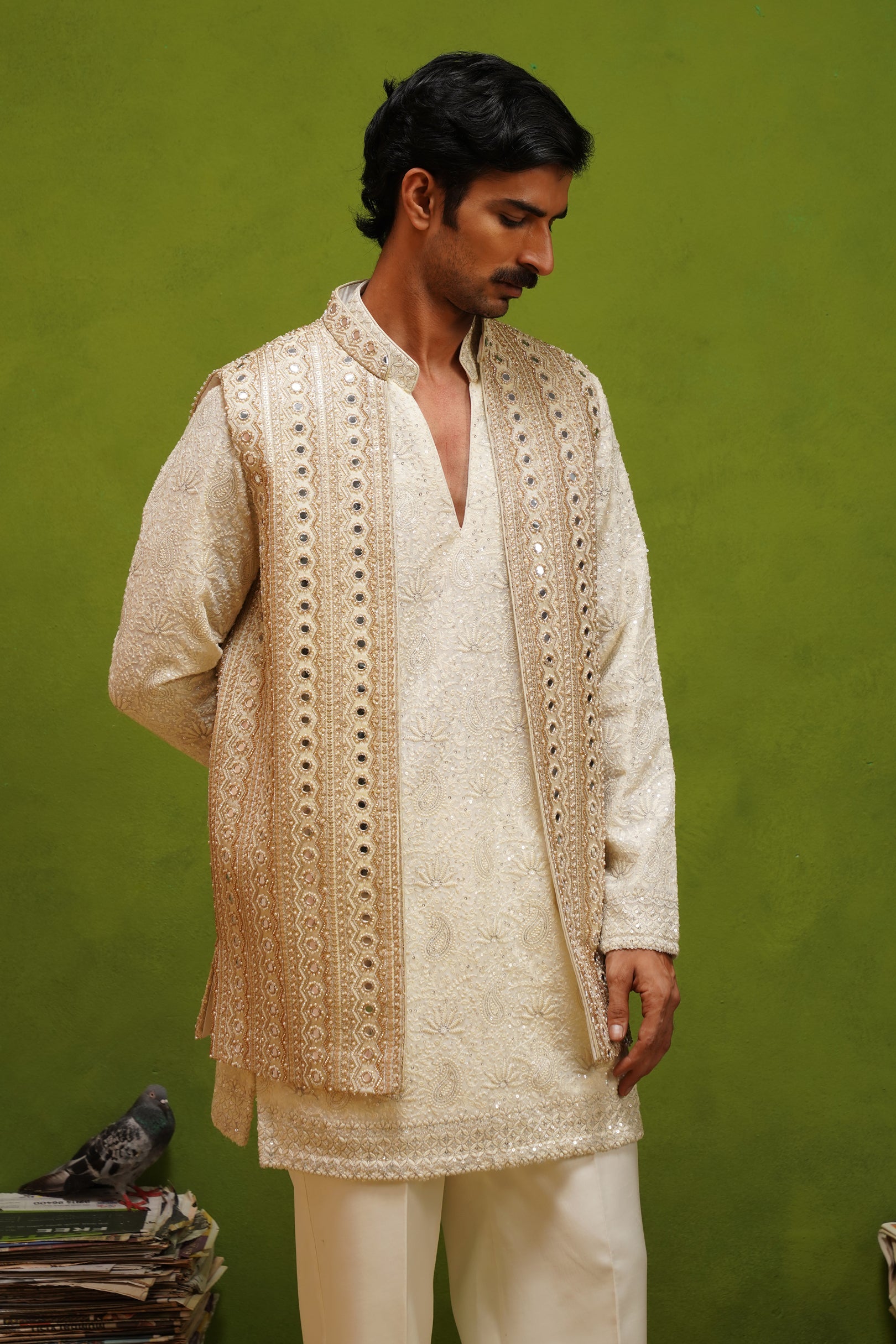 AAINA GOLD V NECKSHORT KURTA JACKET SET