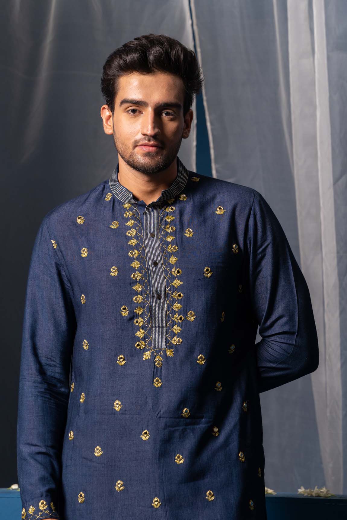 Ayina Kurta