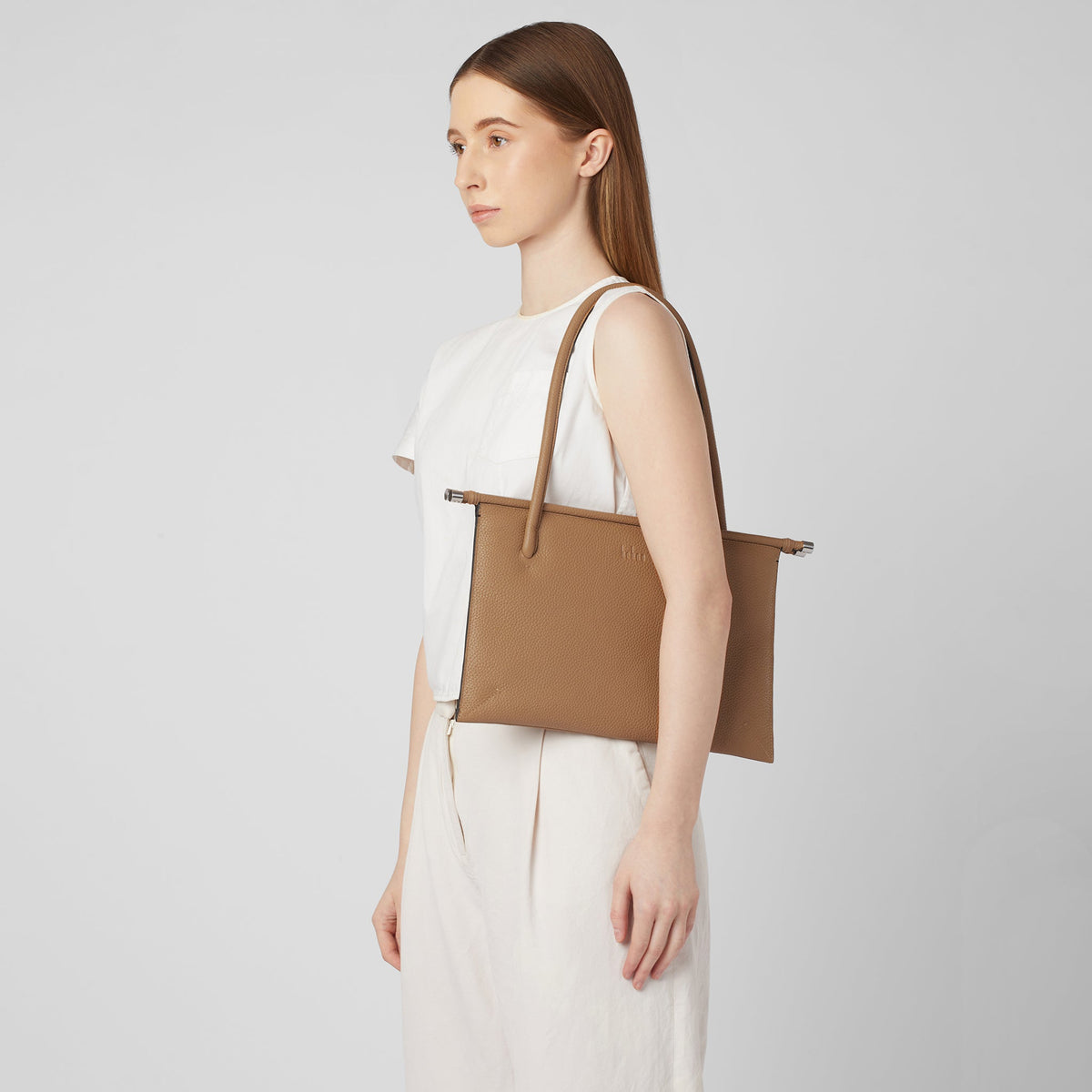 FRIDA FLAT TOTE PEBBLE
