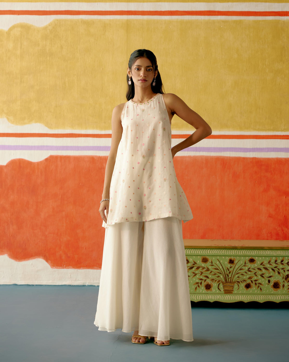 Short Sleeveless Kurti
