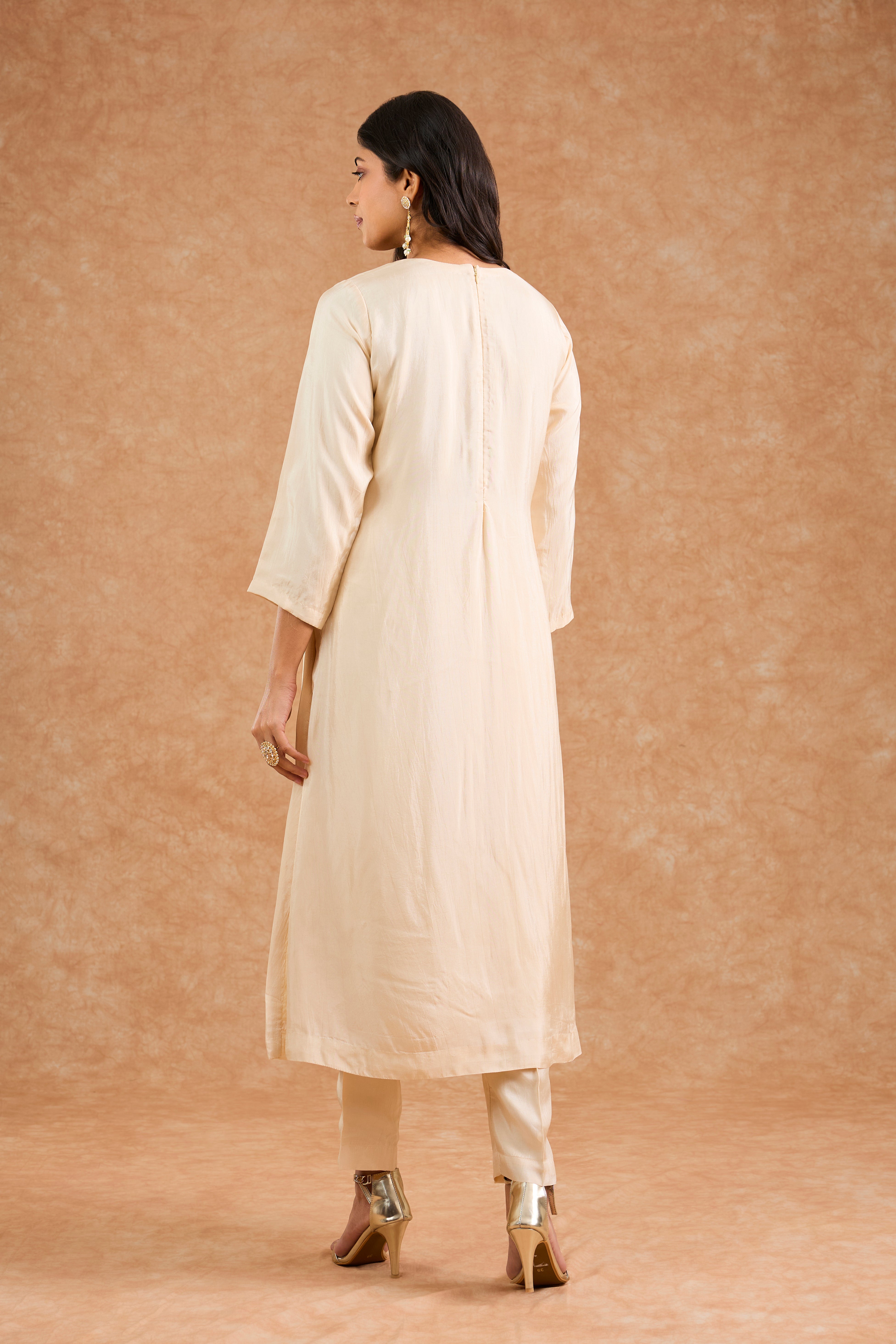 Ivory Opara Silk Hand Embroidered Kurta Set