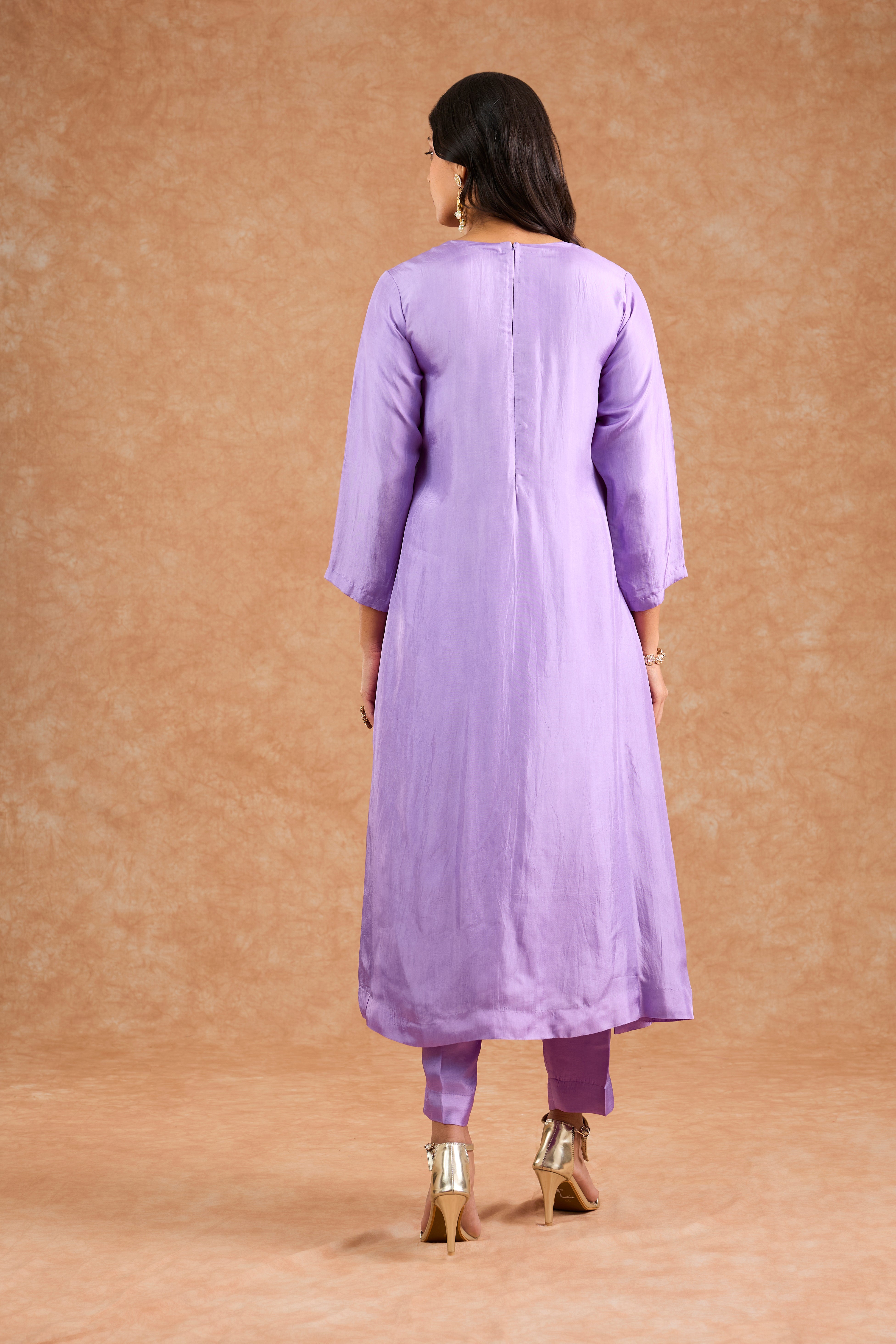 Lavender Opara Silk Hand Embroidered Kurta Set