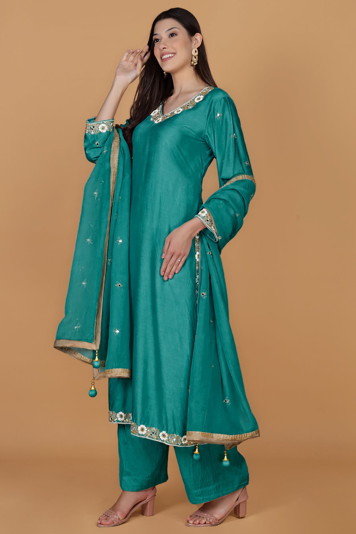 Teal Self Katan Kurta Pant Set With Cutdana Pearl Mirror Embroiderey And Organza Duppatta