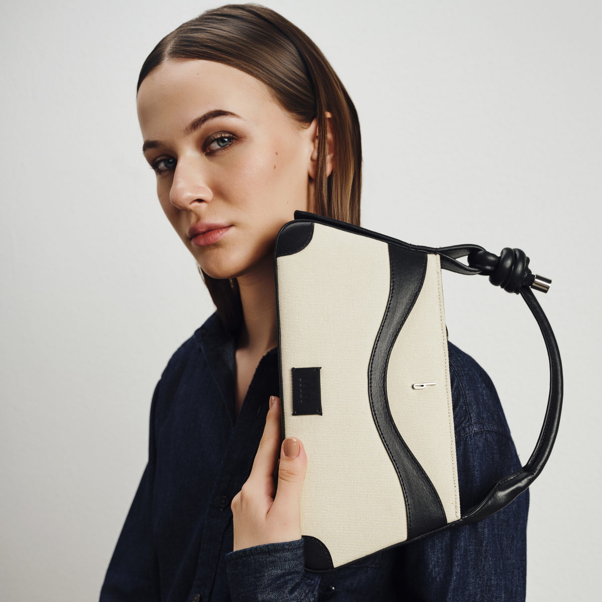 MELINA CROSSBODY