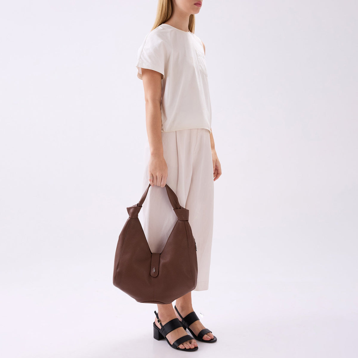 NELLI HOBO