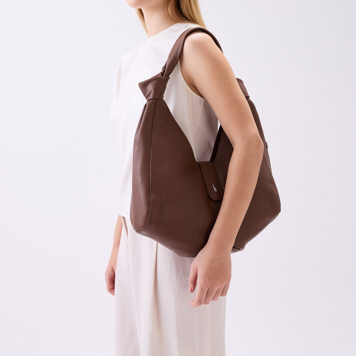 NELLI HOBO