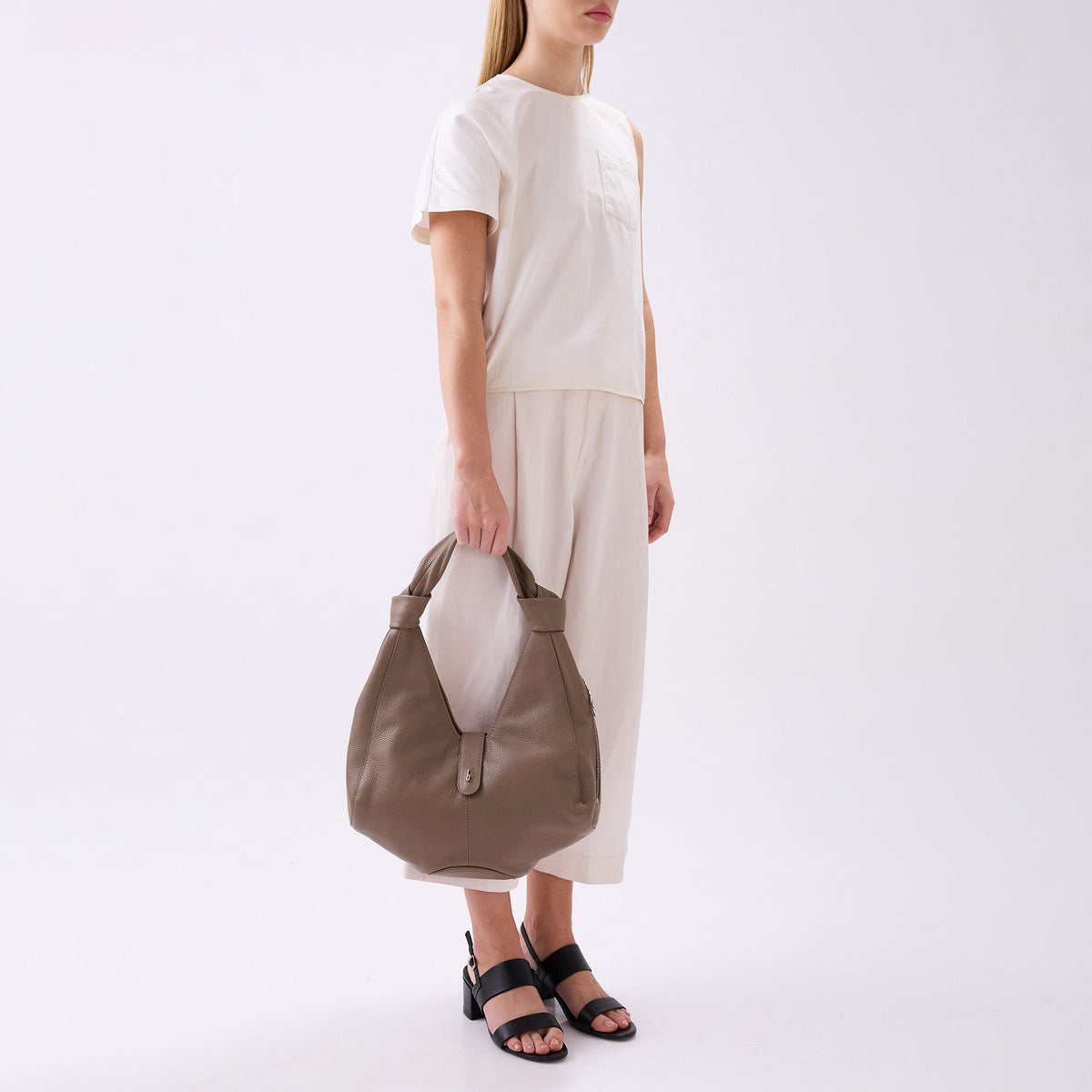 NELLI HOBO