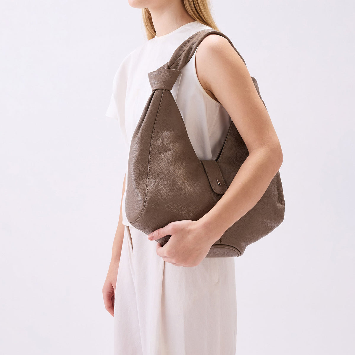 NELLI HOBO