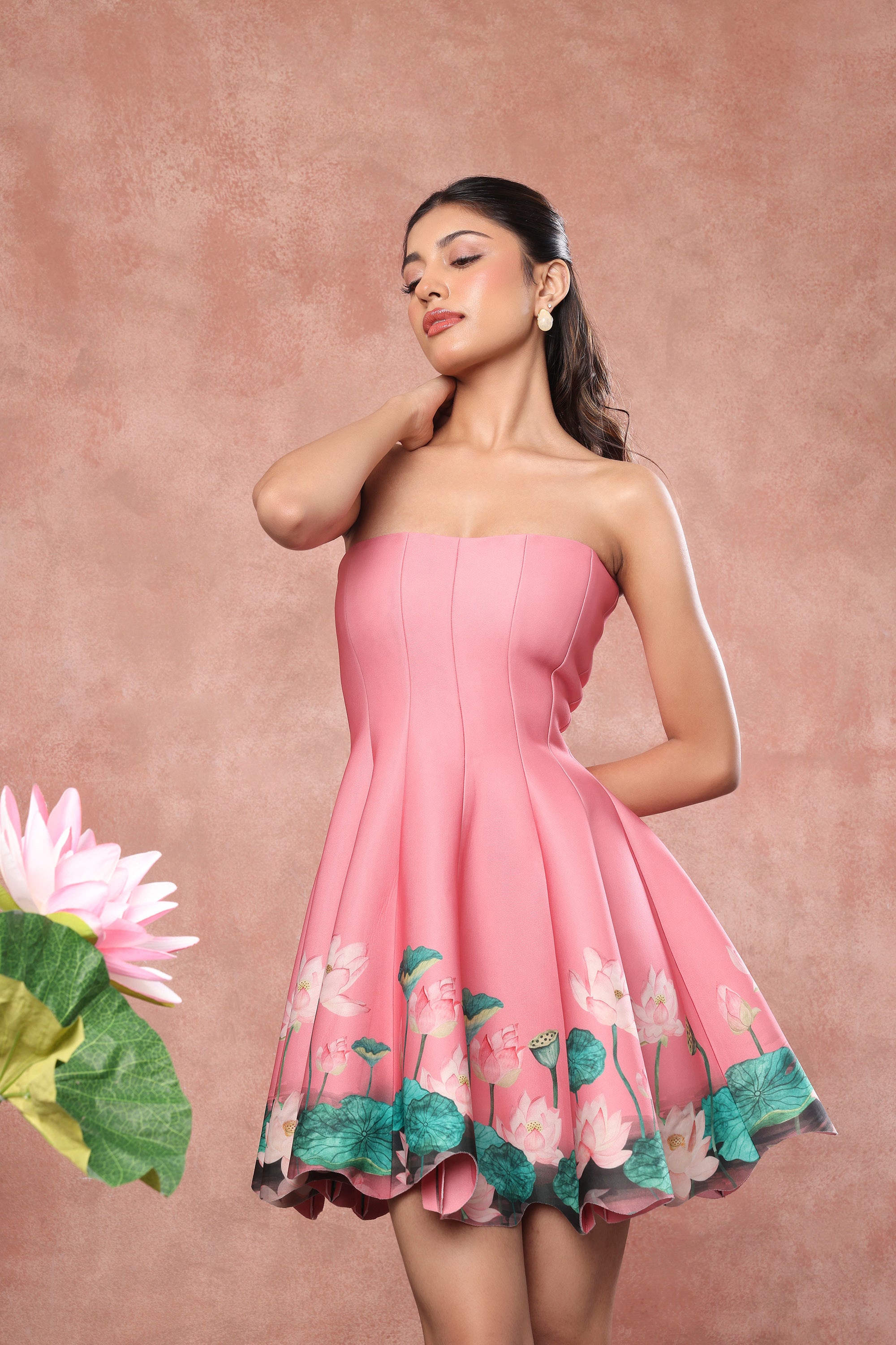 SHORT PANEL PRINTED DRESS
