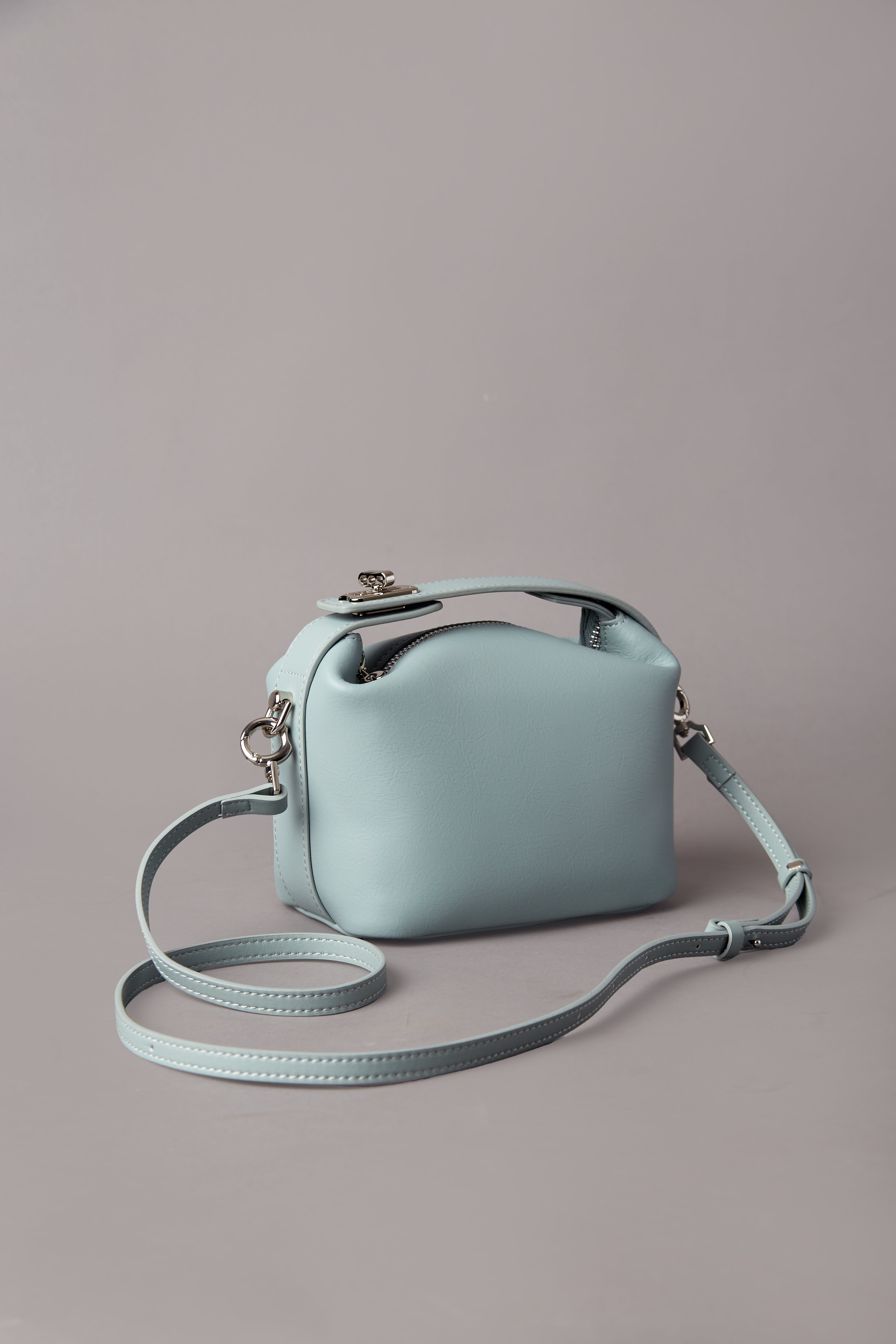 Liora- ladies leather handbag col.illusion blue
