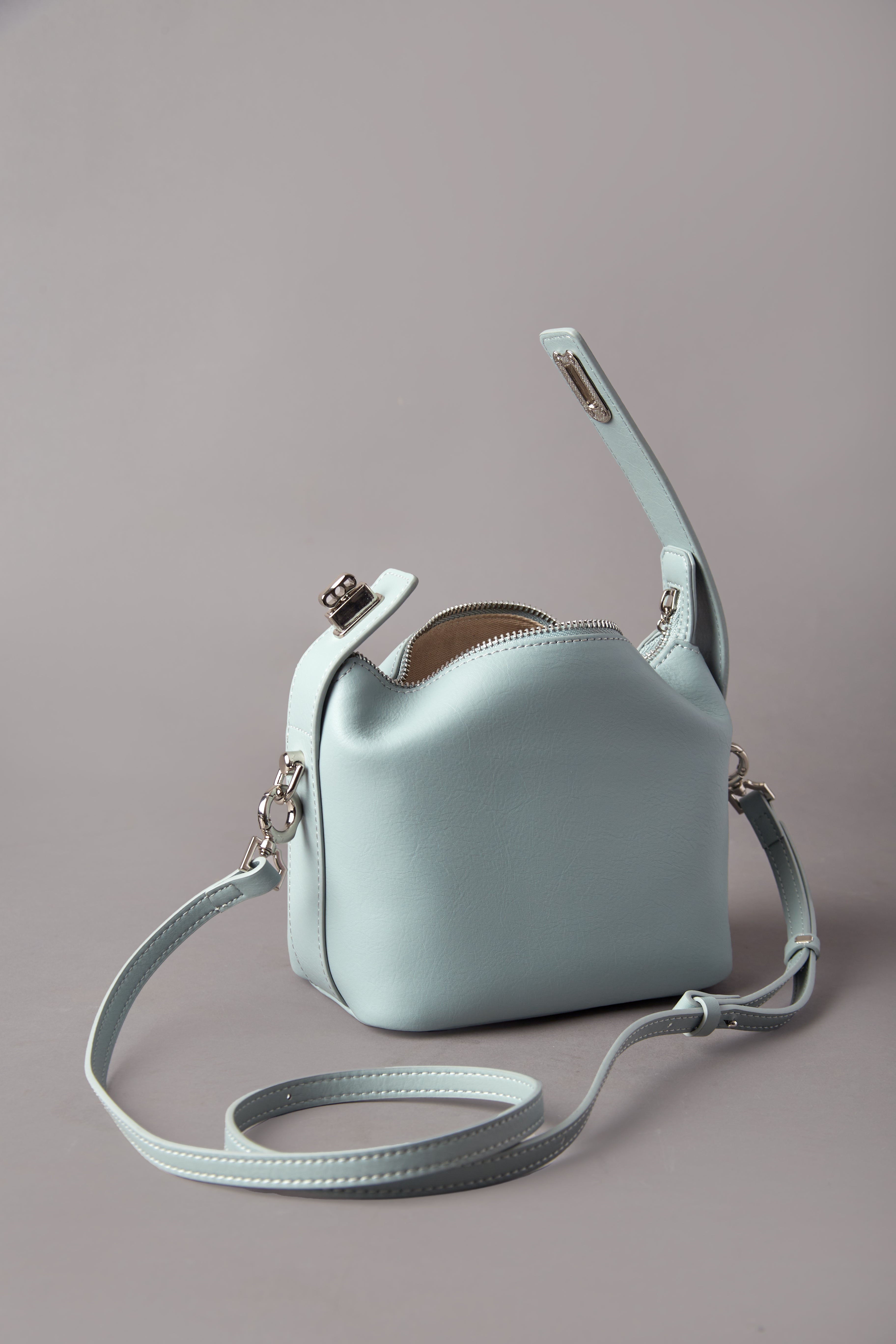 Liora- ladies leather handbag col.illusion blue