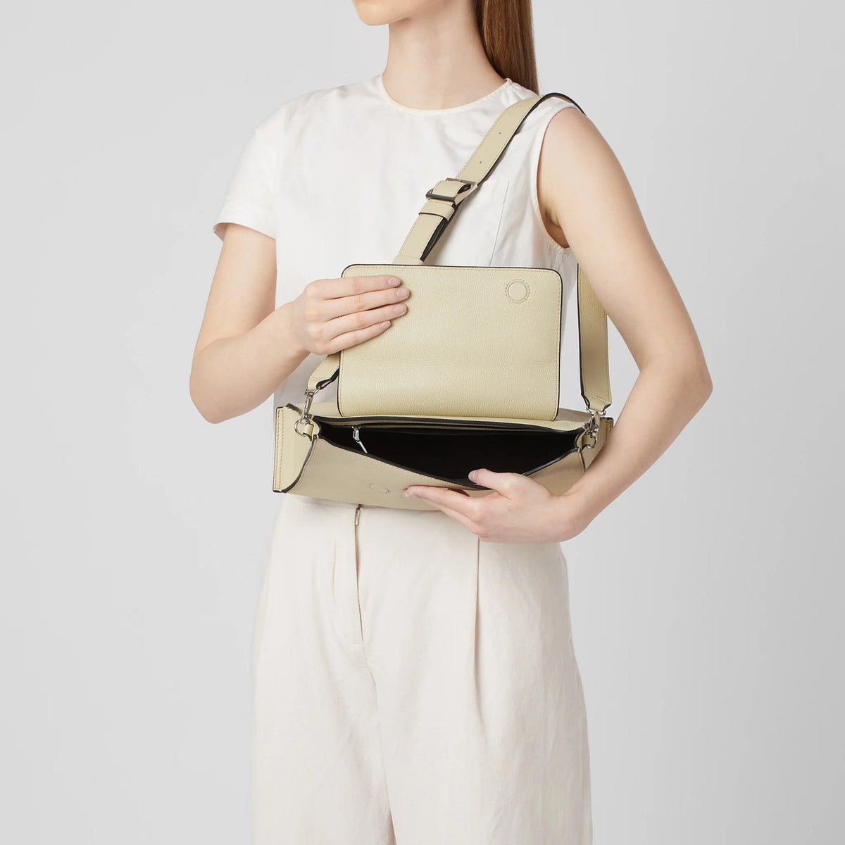 WINNIE SHOULDER BAG PEBBLE