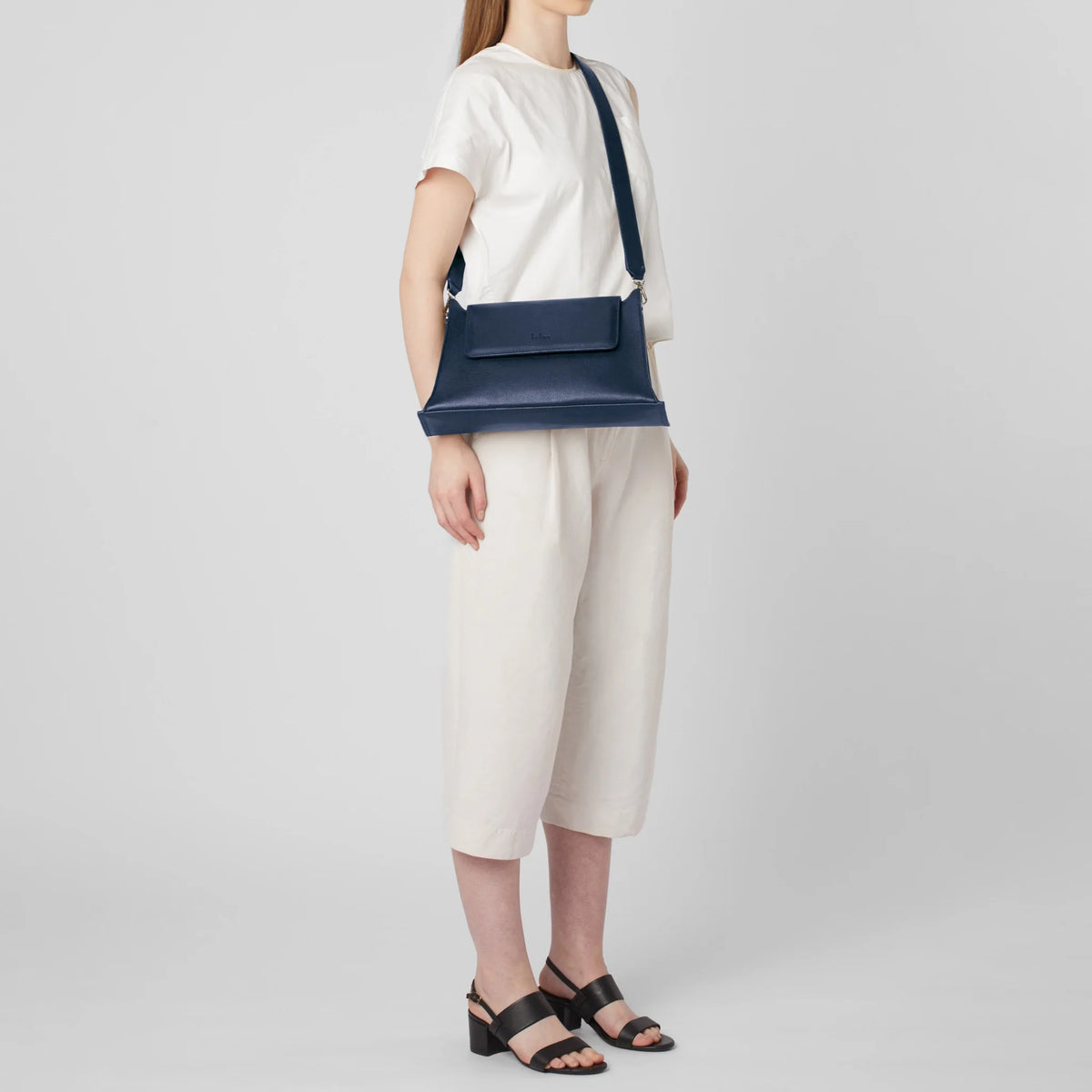 WINNIE SHOULDER BAG PEBBLE