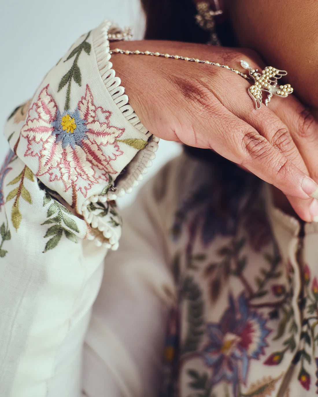 Hovering Nightingale