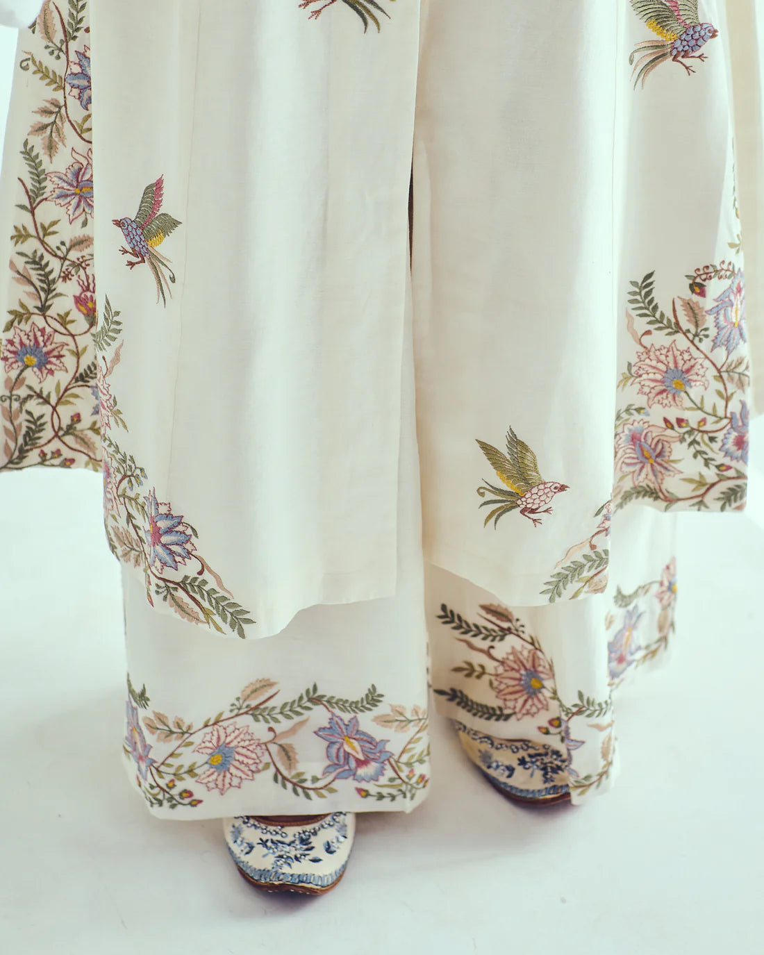 Hovering Nightingale