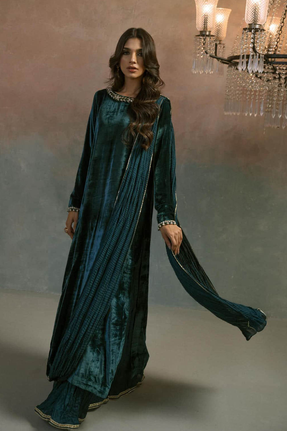 Evara Flow Velvet Suit Set