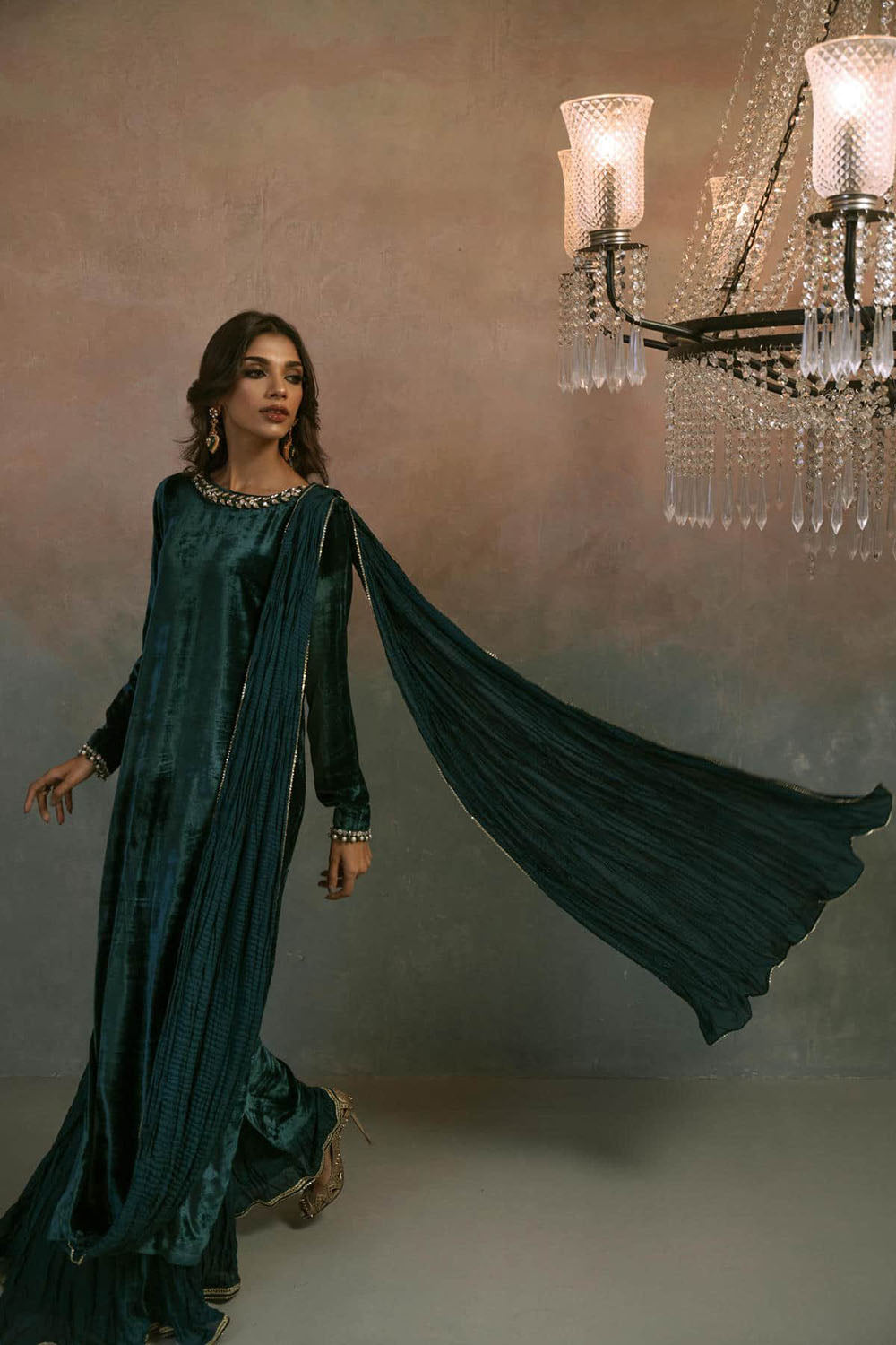 Evara Flow Velvet Suit Set