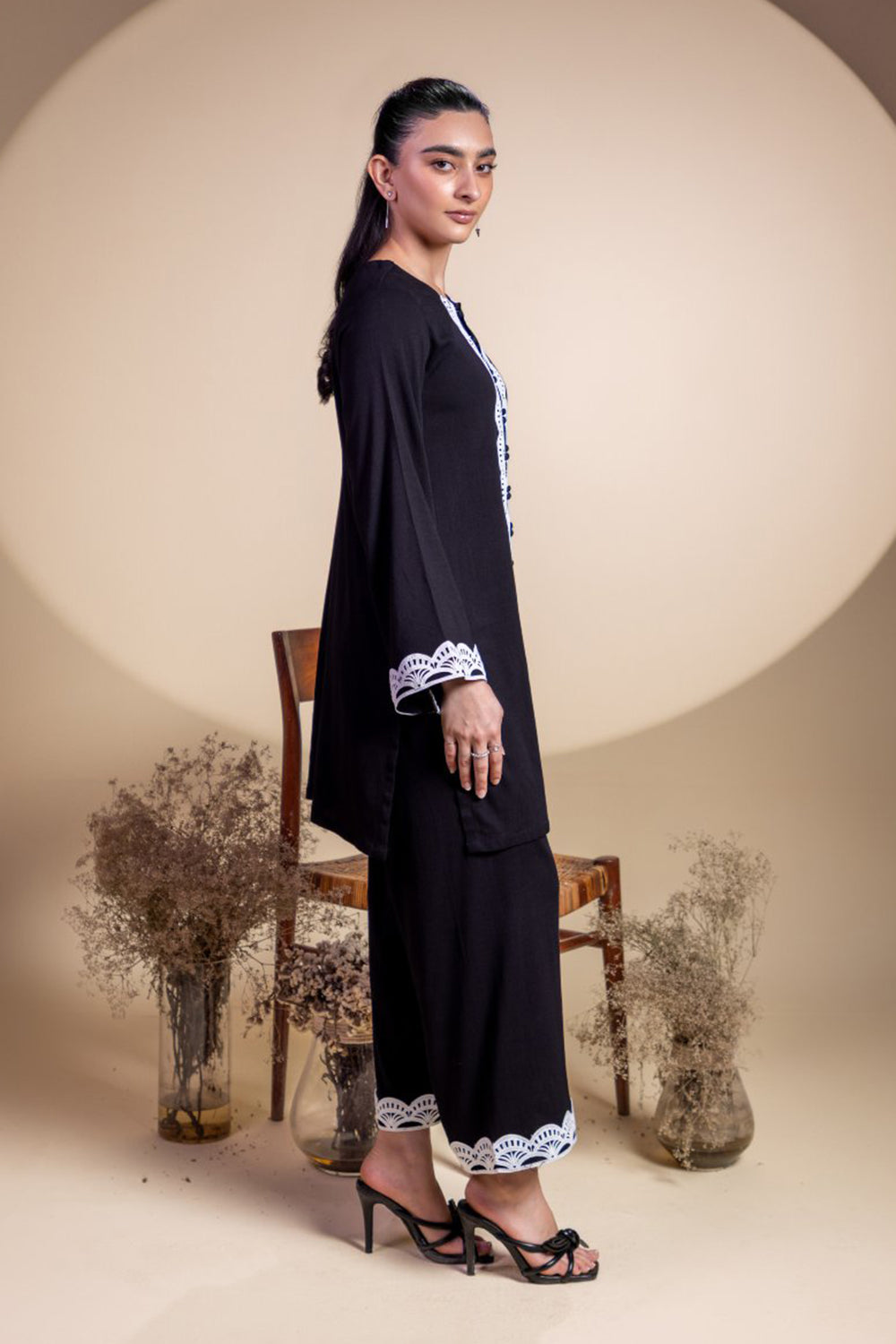 Black Scallop Embroidered Kurta Set