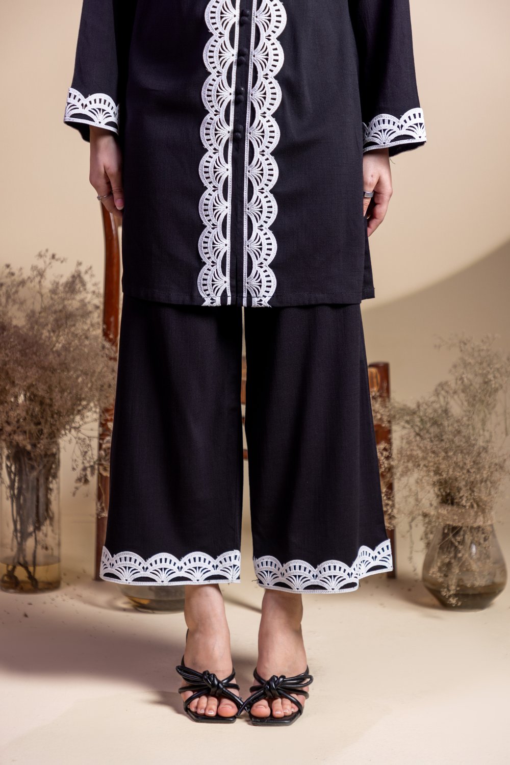 Black Scallop Embroidered Kurta Set