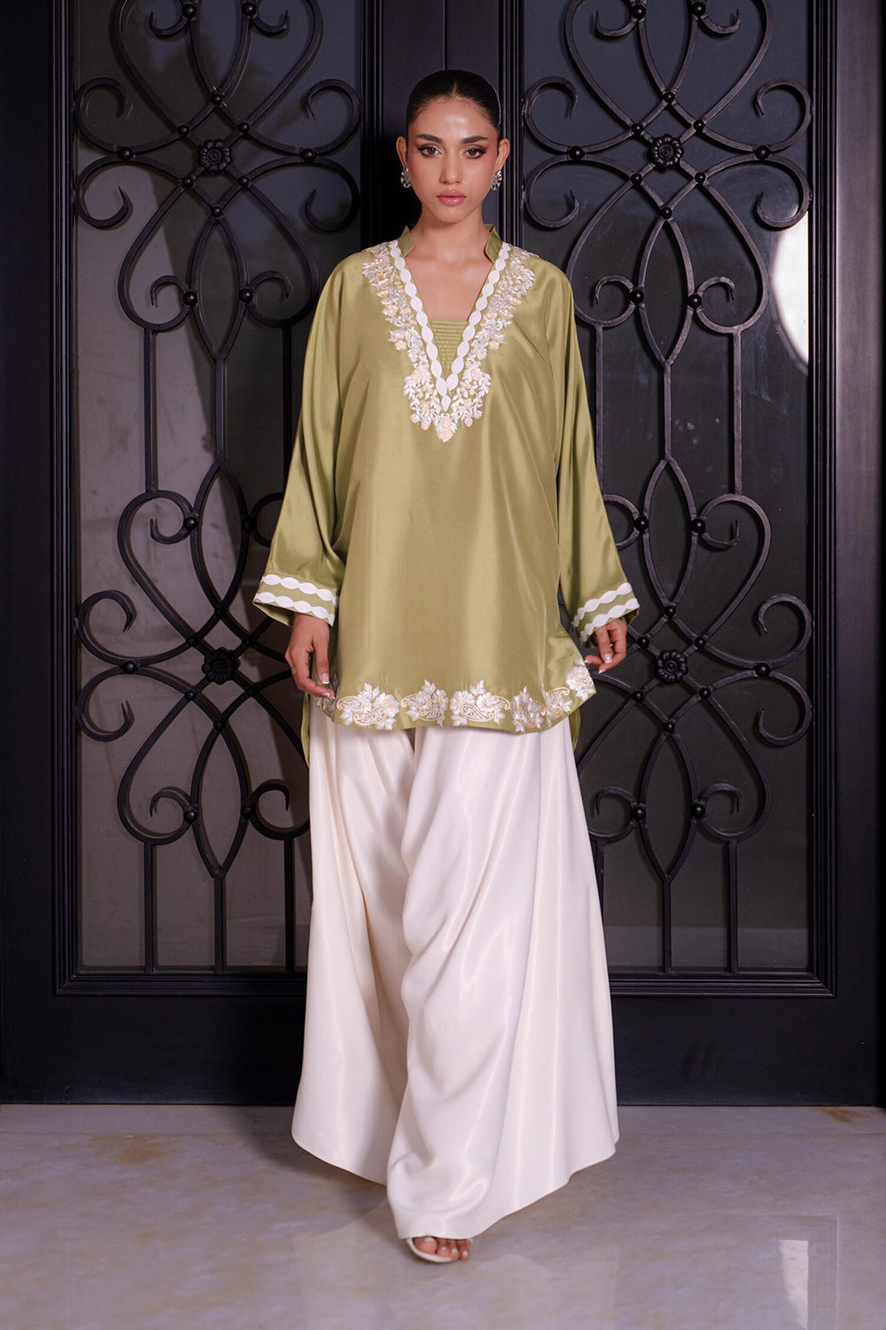 Women Olive Green Embroidered Kurta Set with Farshi Salwar