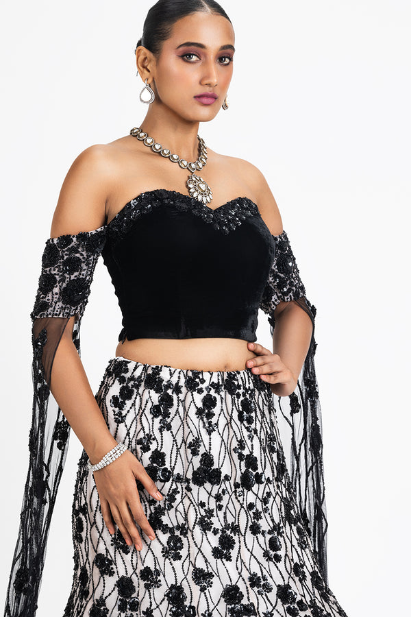 OFF WHITE FISHTAILED SKIRT WITH BLACK CORSET