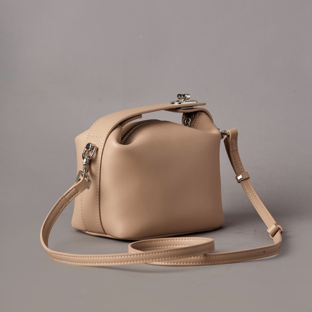 Liora- ladies leather handbag col.smoke powder