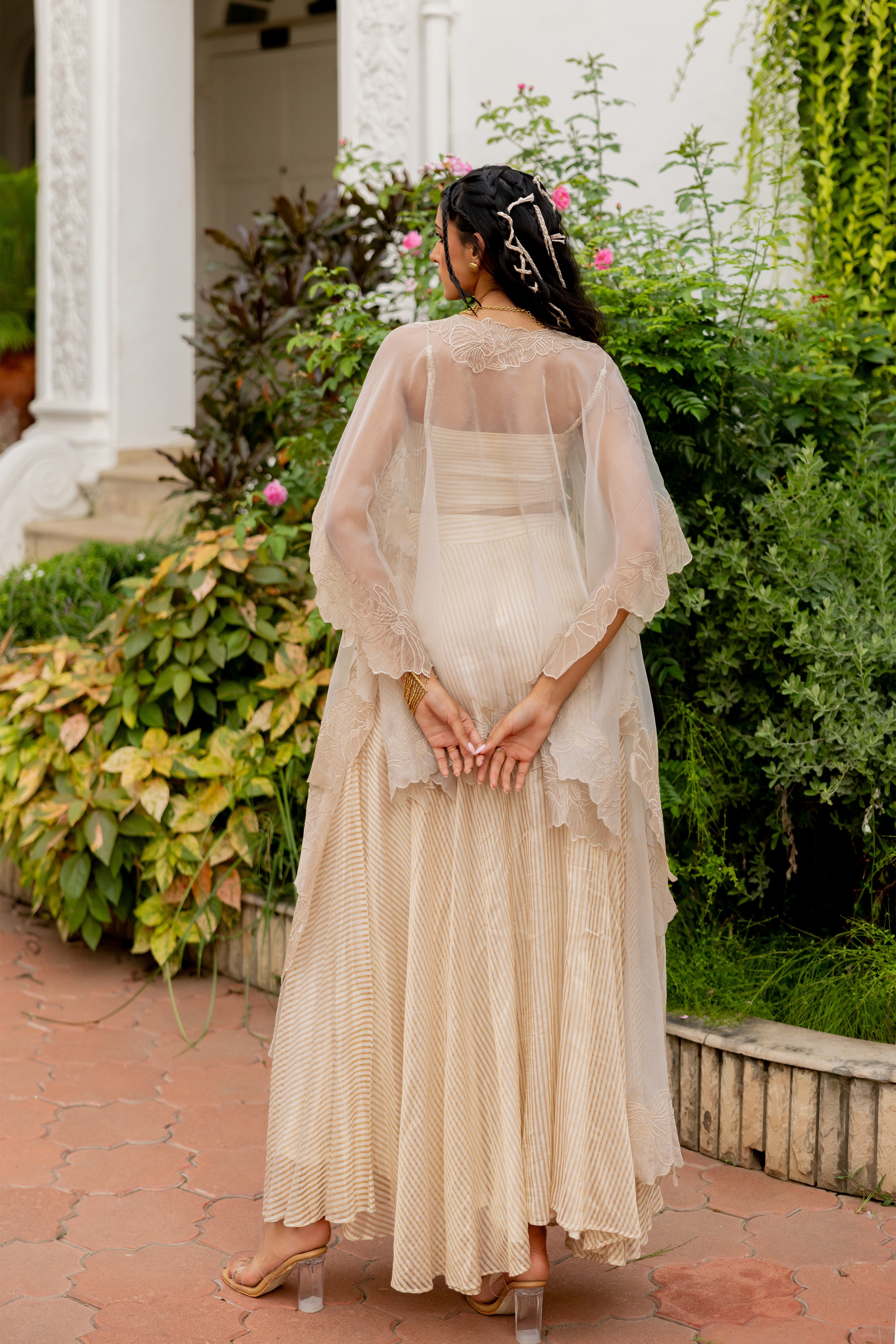 Ivory cape set (Yutika)