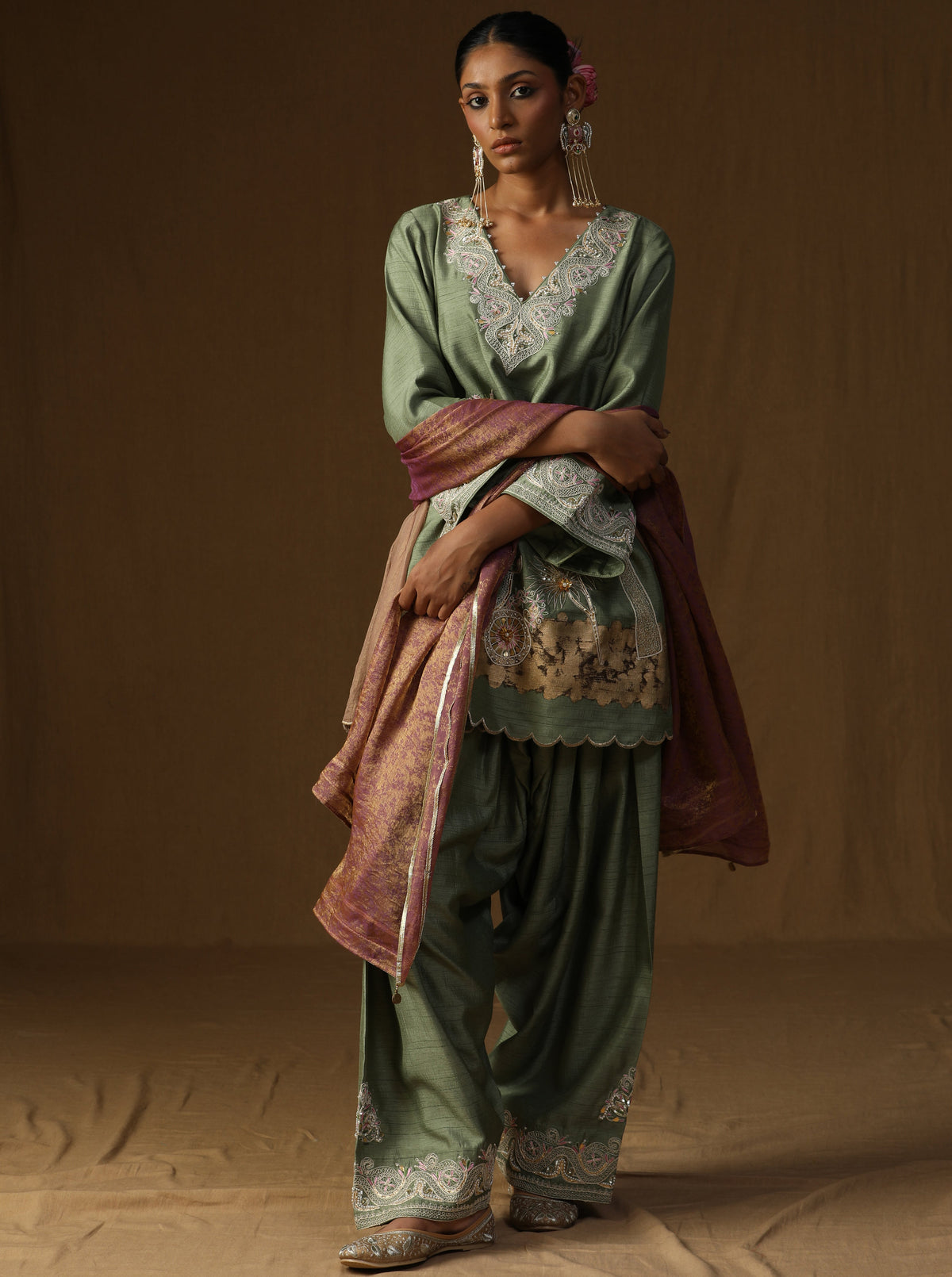 Vanya – Harit Embroidered Suit Set