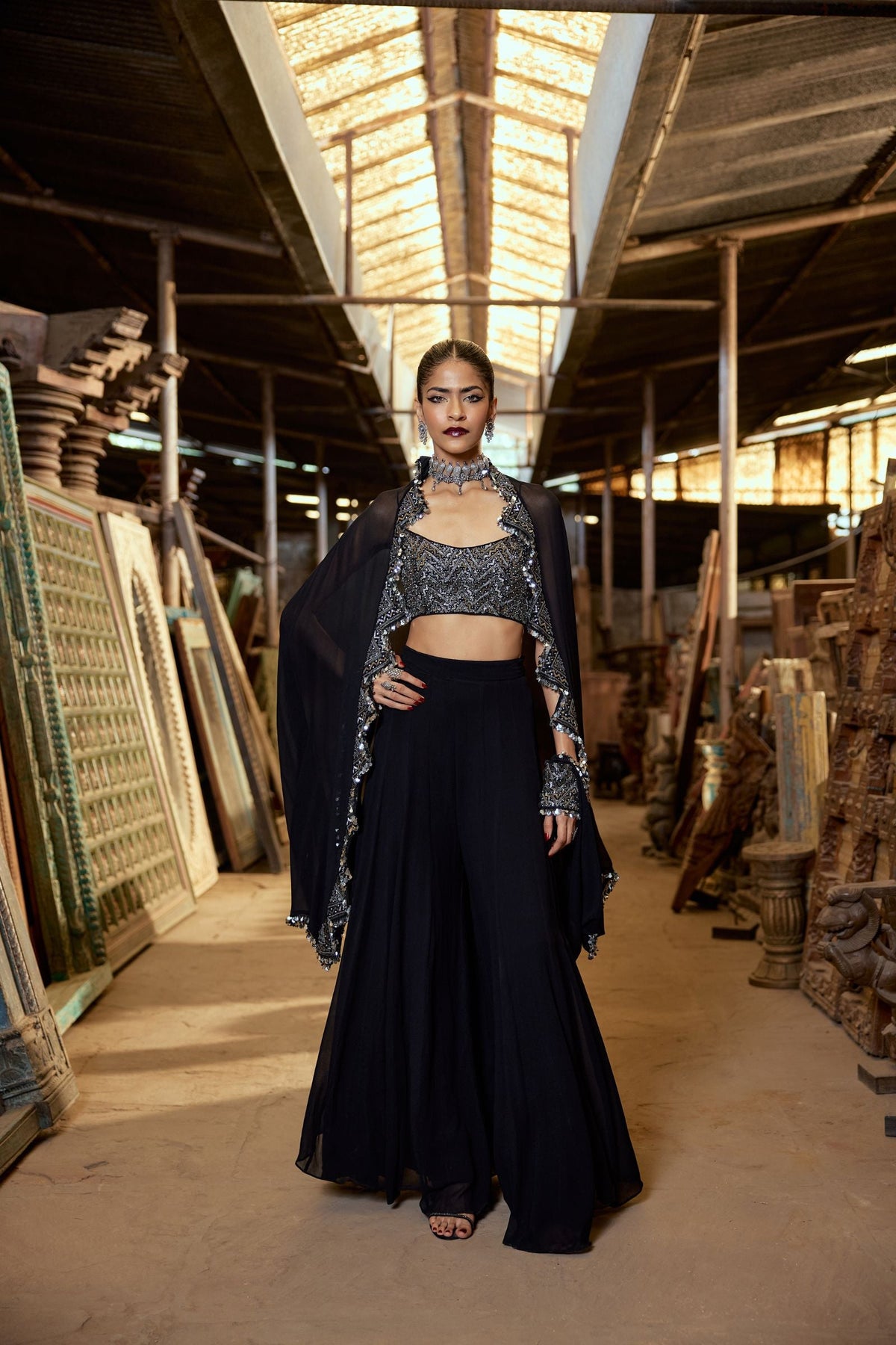 BLACK CAPE