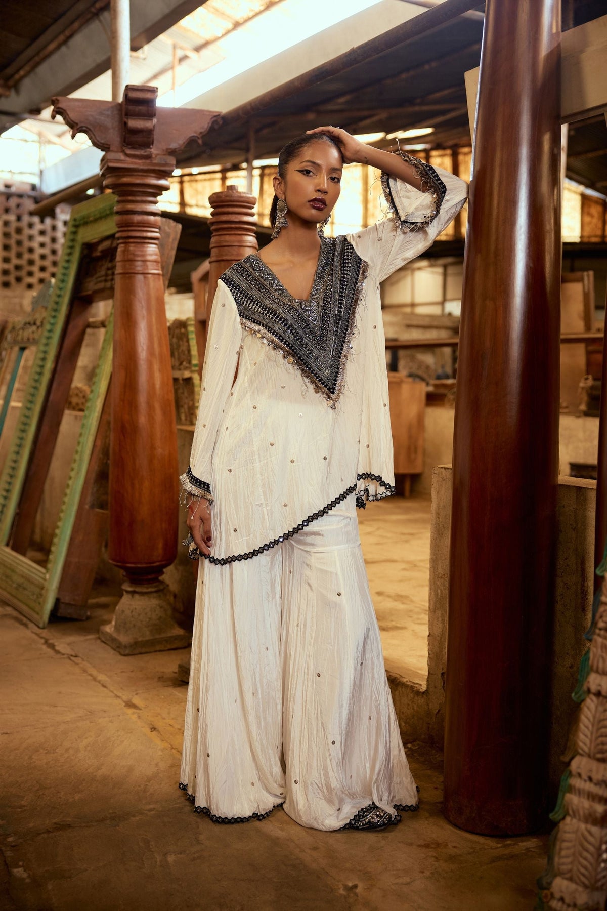 SHORT KURTA PAIRED WITH GHARARA
