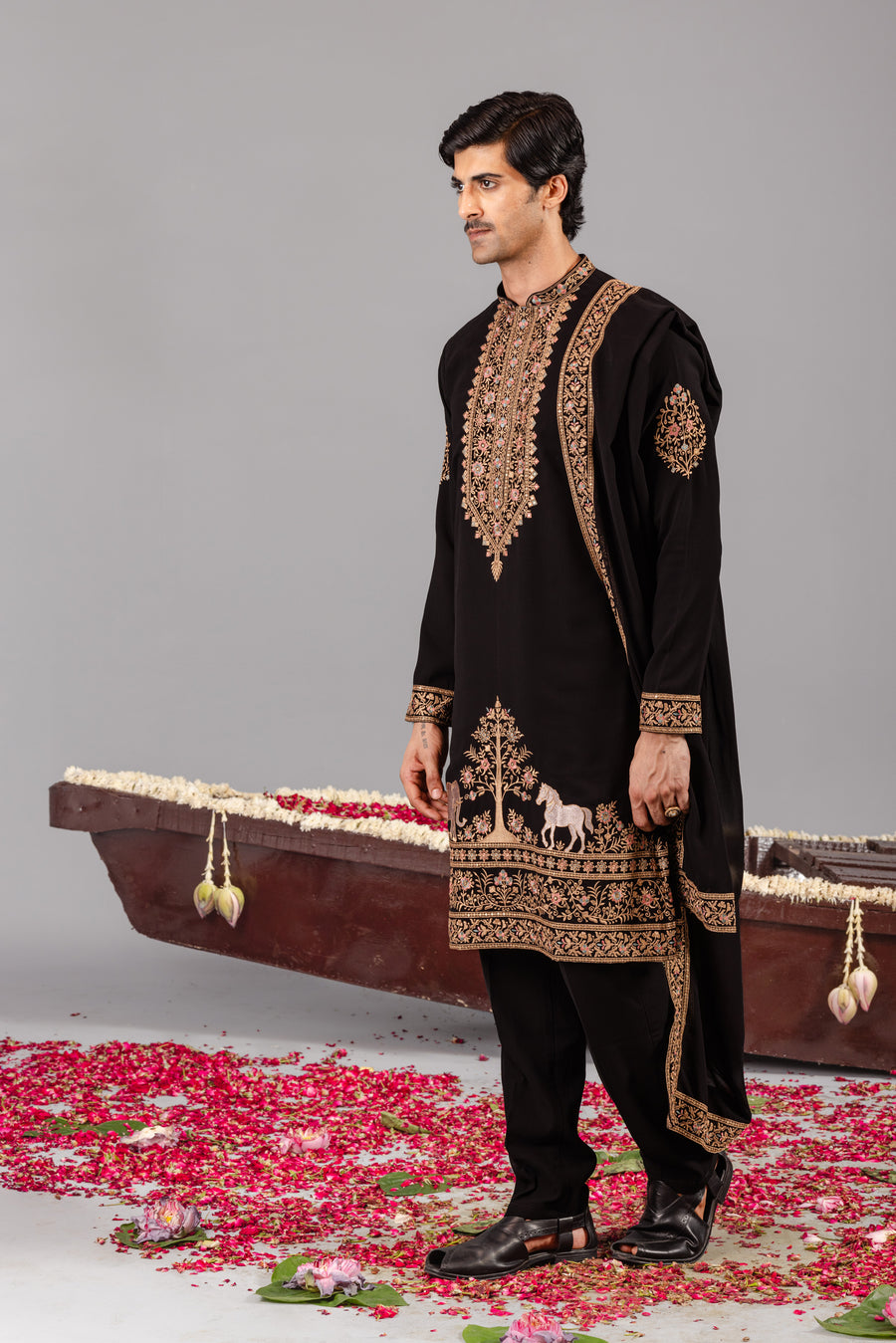 CHAAR KADAM BLACK KURTA SET