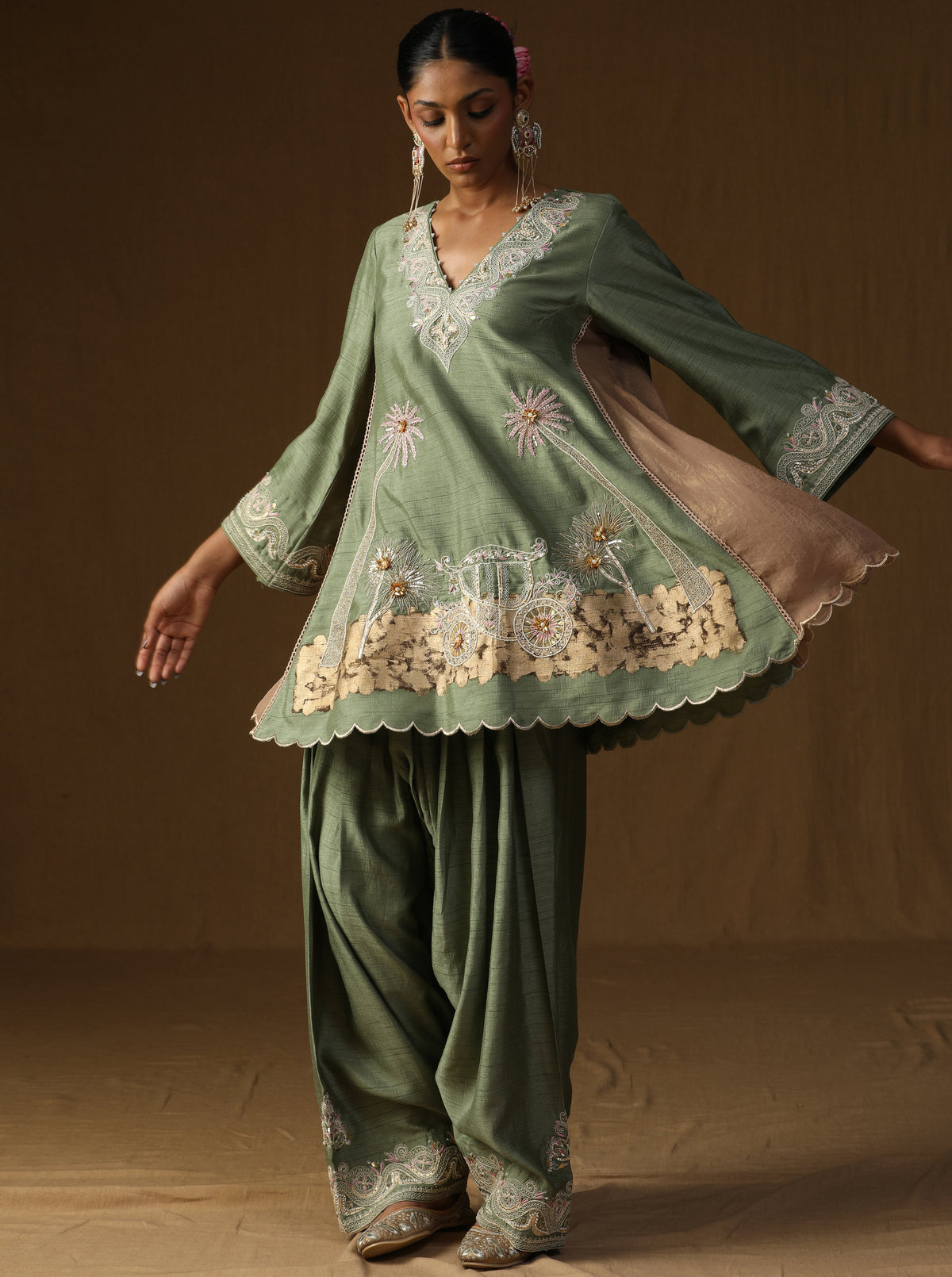 Vanya – Harit Embroidered Suit Set