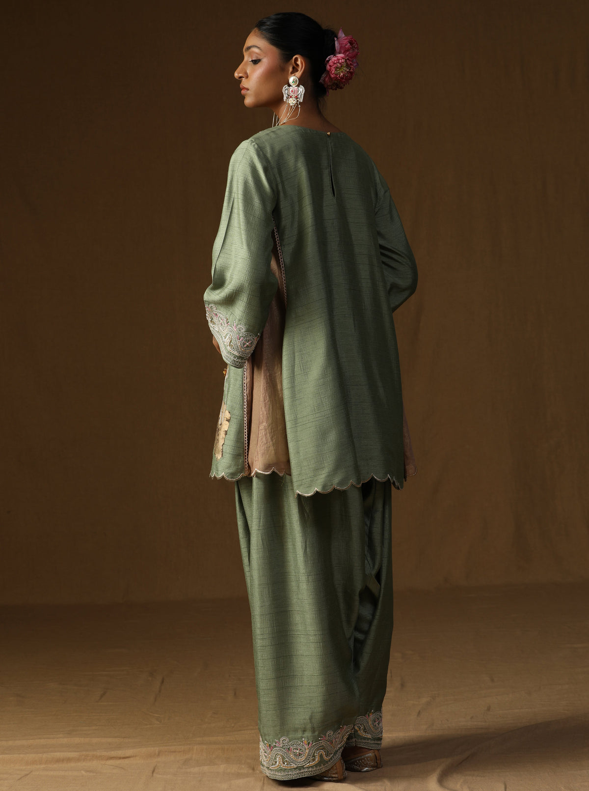 Vanya – Harit Embroidered Suit Set