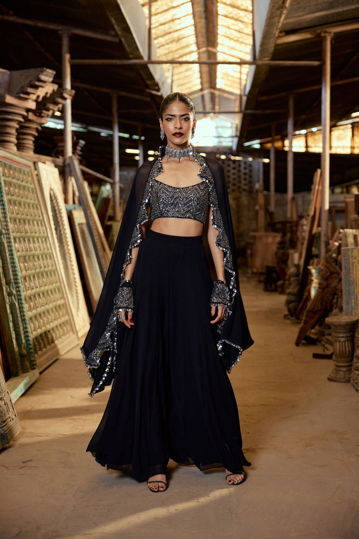 BLACK CAPE