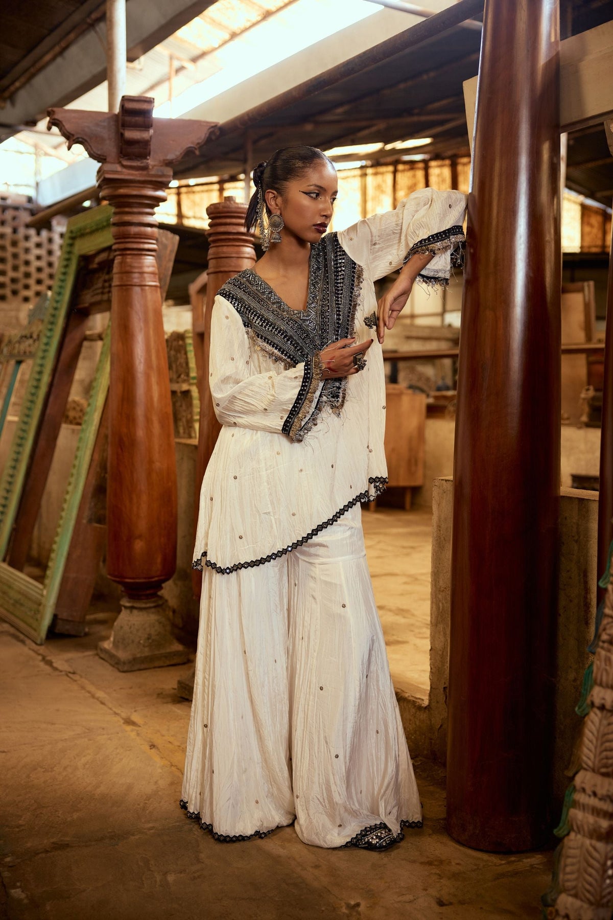 SHORT KURTA PAIRED WITH GHARARA