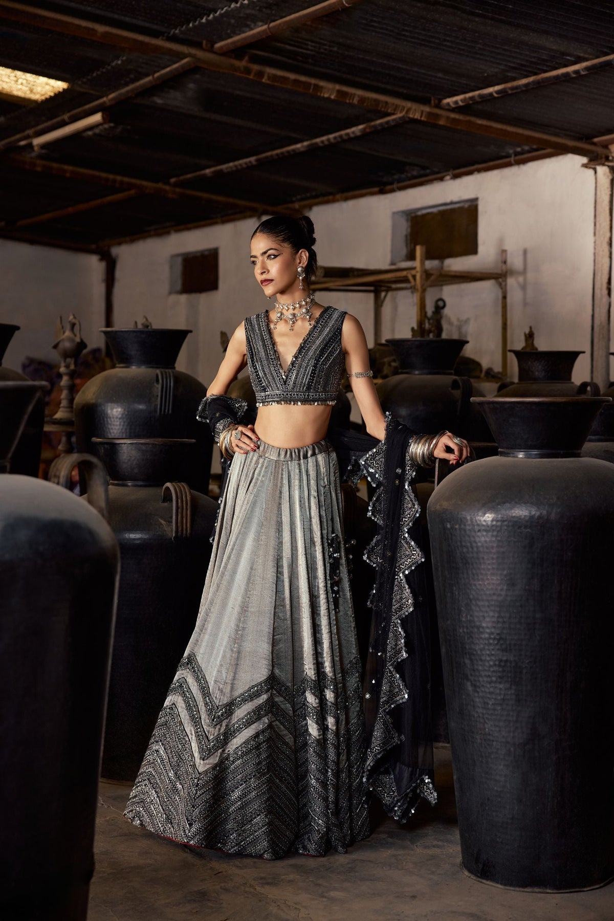 BLACK SILVER LEHNGHA