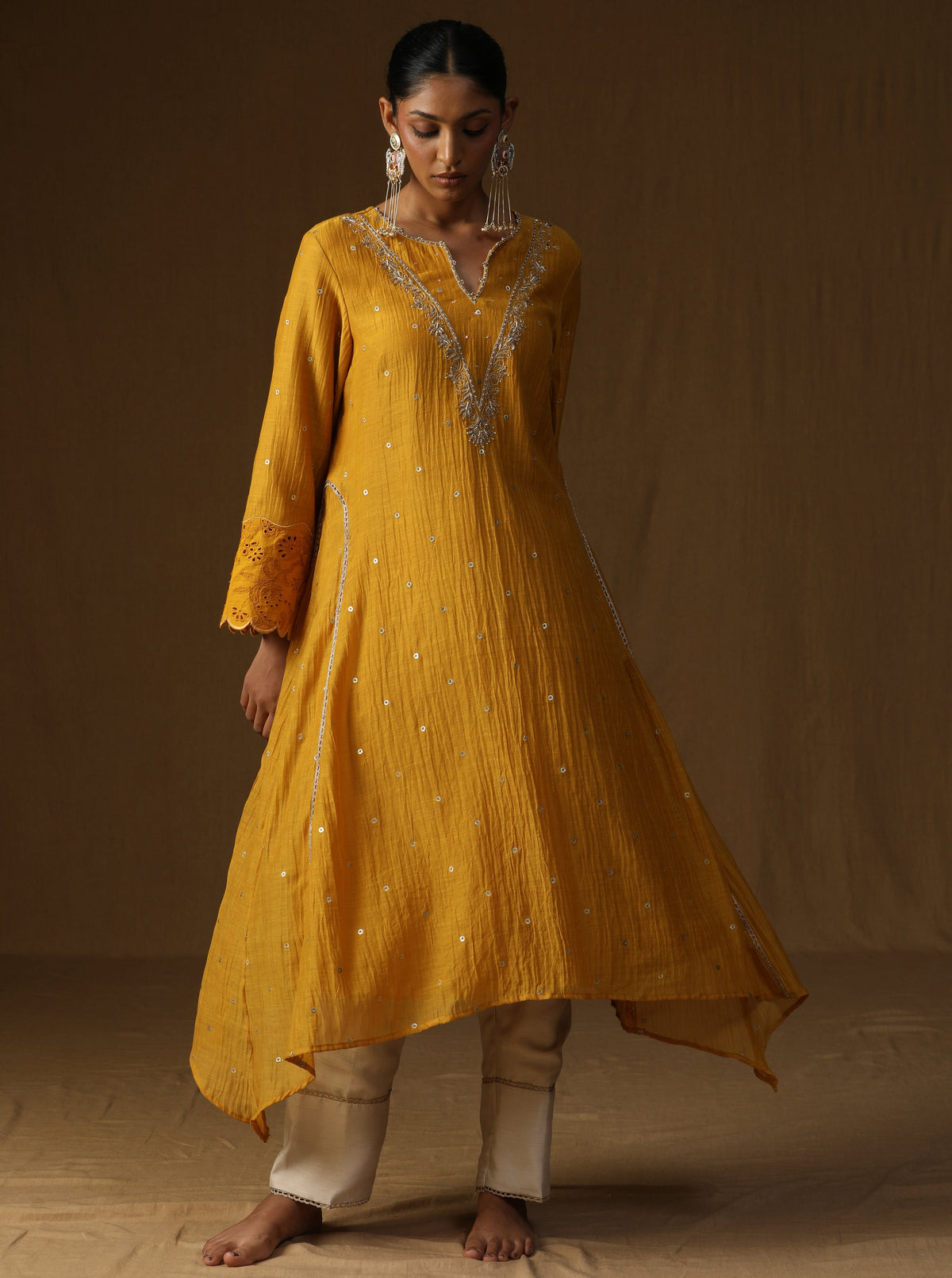 Sakhi Noor Swarn Kurta Set
