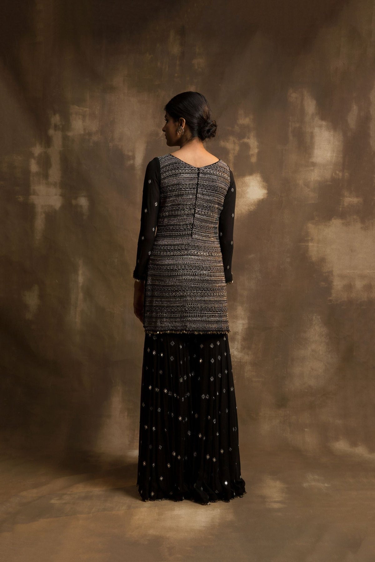 KURTA WITH BOTH FRONT BACK EMBROIDERY