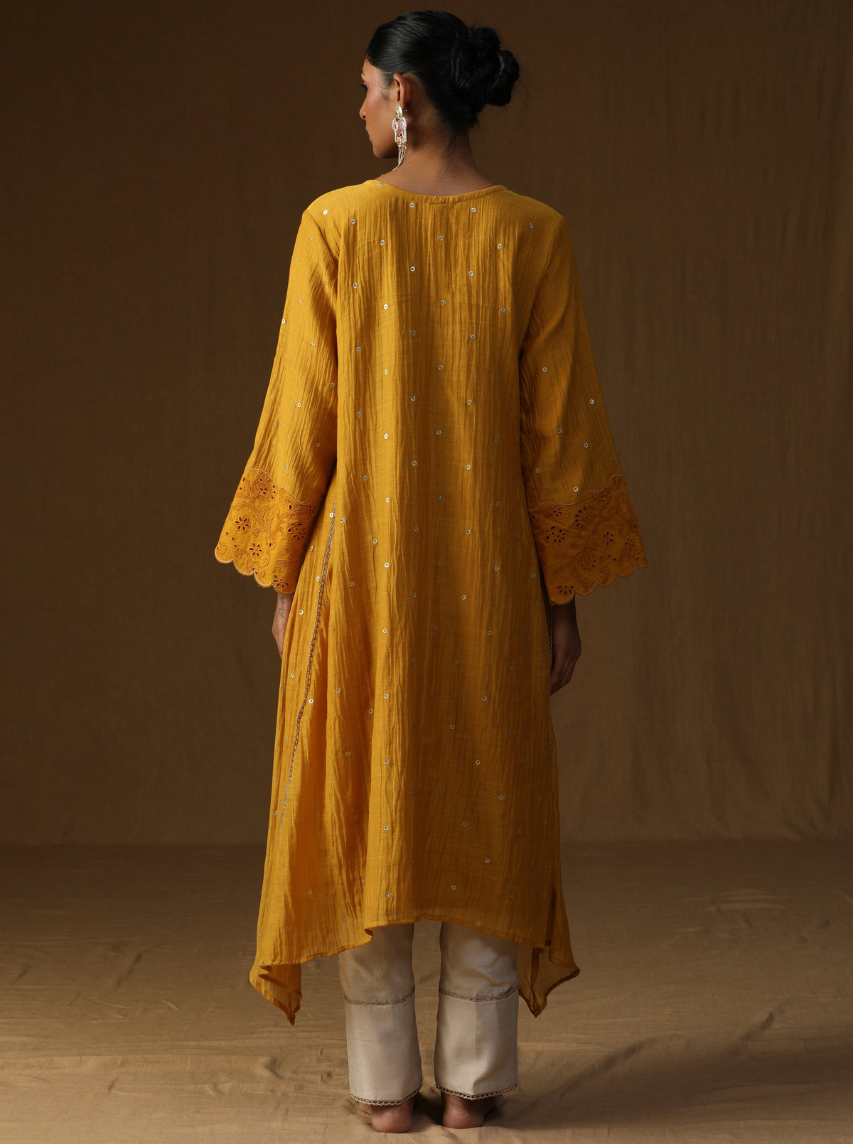 Sakhi Noor Swarn Kurta Set