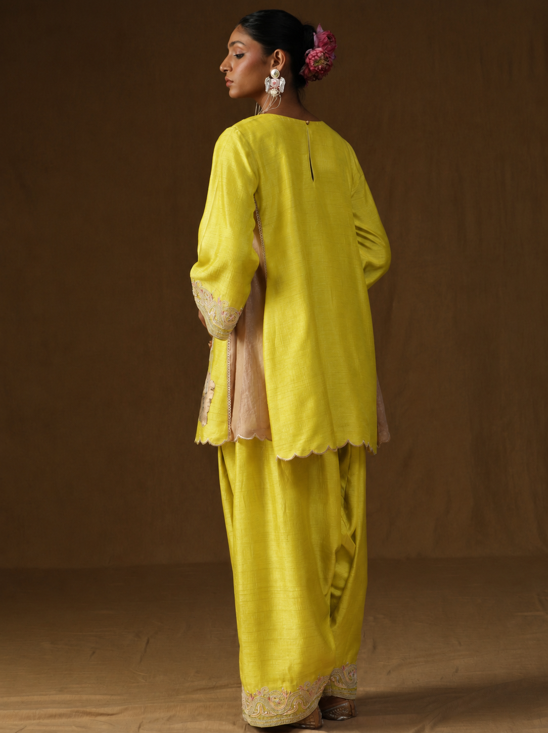 Vanya – Madhur Sunehri Embroidered Suit Set