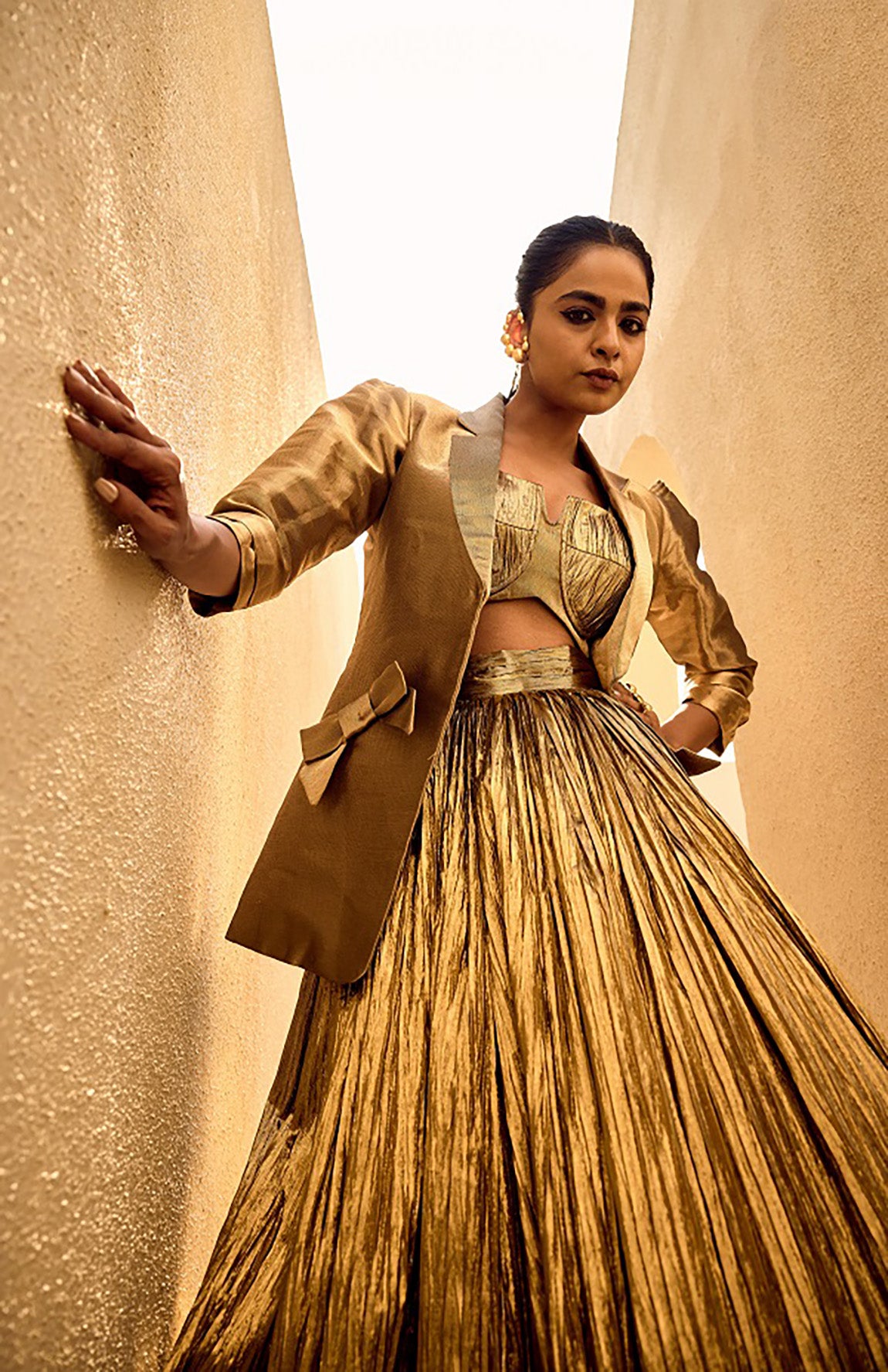 GOLD SILK JACQUARD JACKET WITH GOLD BUSTIER AND GOLD LEHANGA